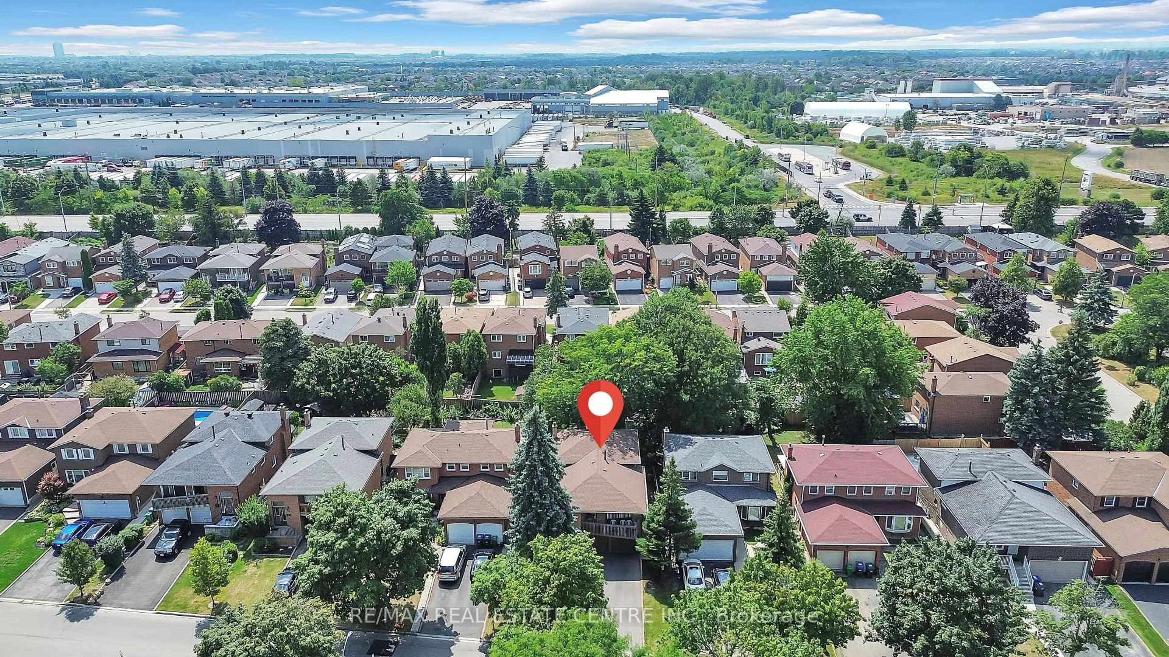 A pic from outside/outdoor area/front of a property/back of a property/a pic from drone, unknown for 54 Braidwood Lake Rd, Brampton Ontario L6Z 1X6