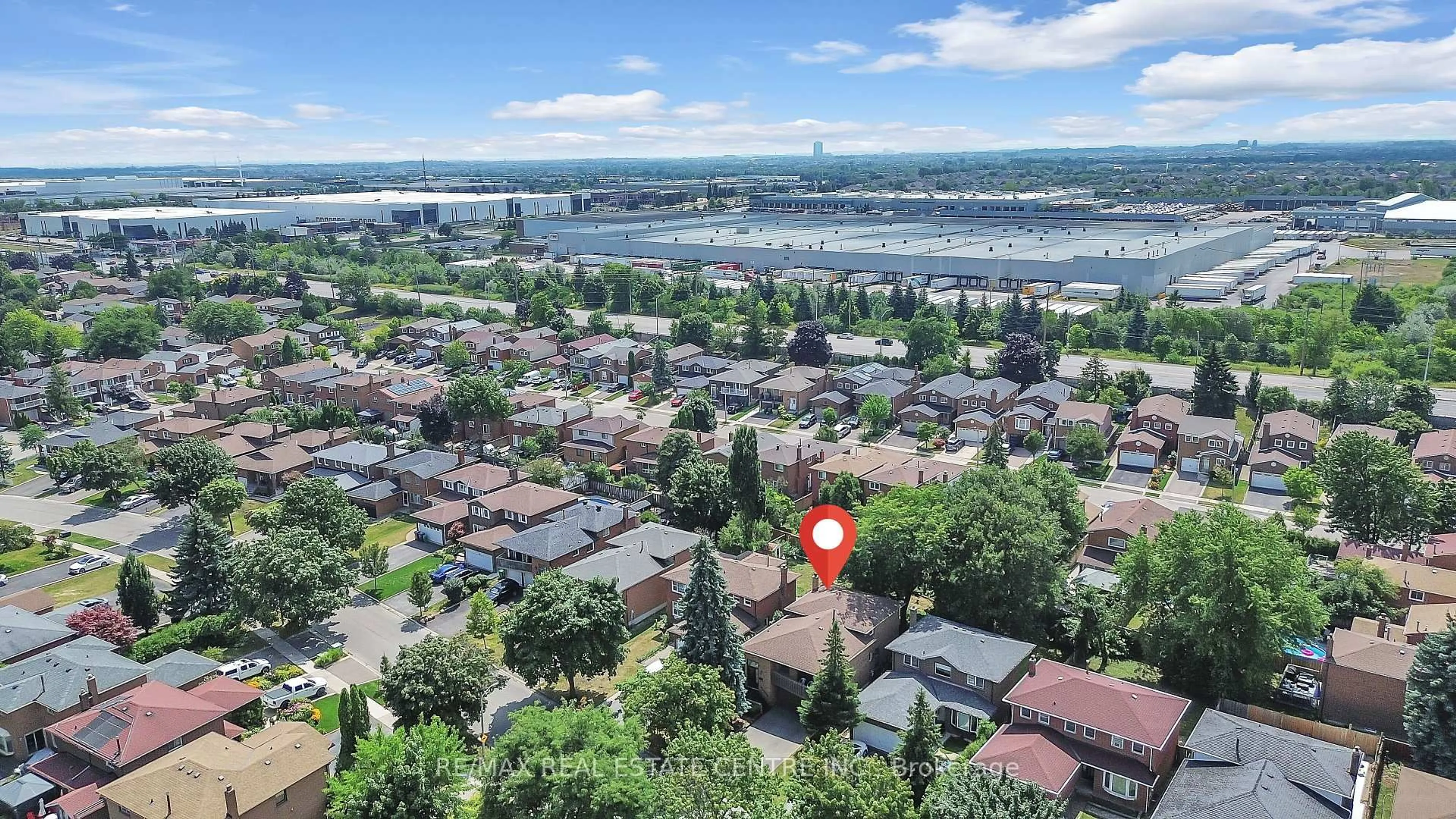 A pic from outside/outdoor area/front of a property/back of a property/a pic from drone, water/lake/river/ocean view for 54 Braidwood Lake Rd, Brampton Ontario L6Z 1X6