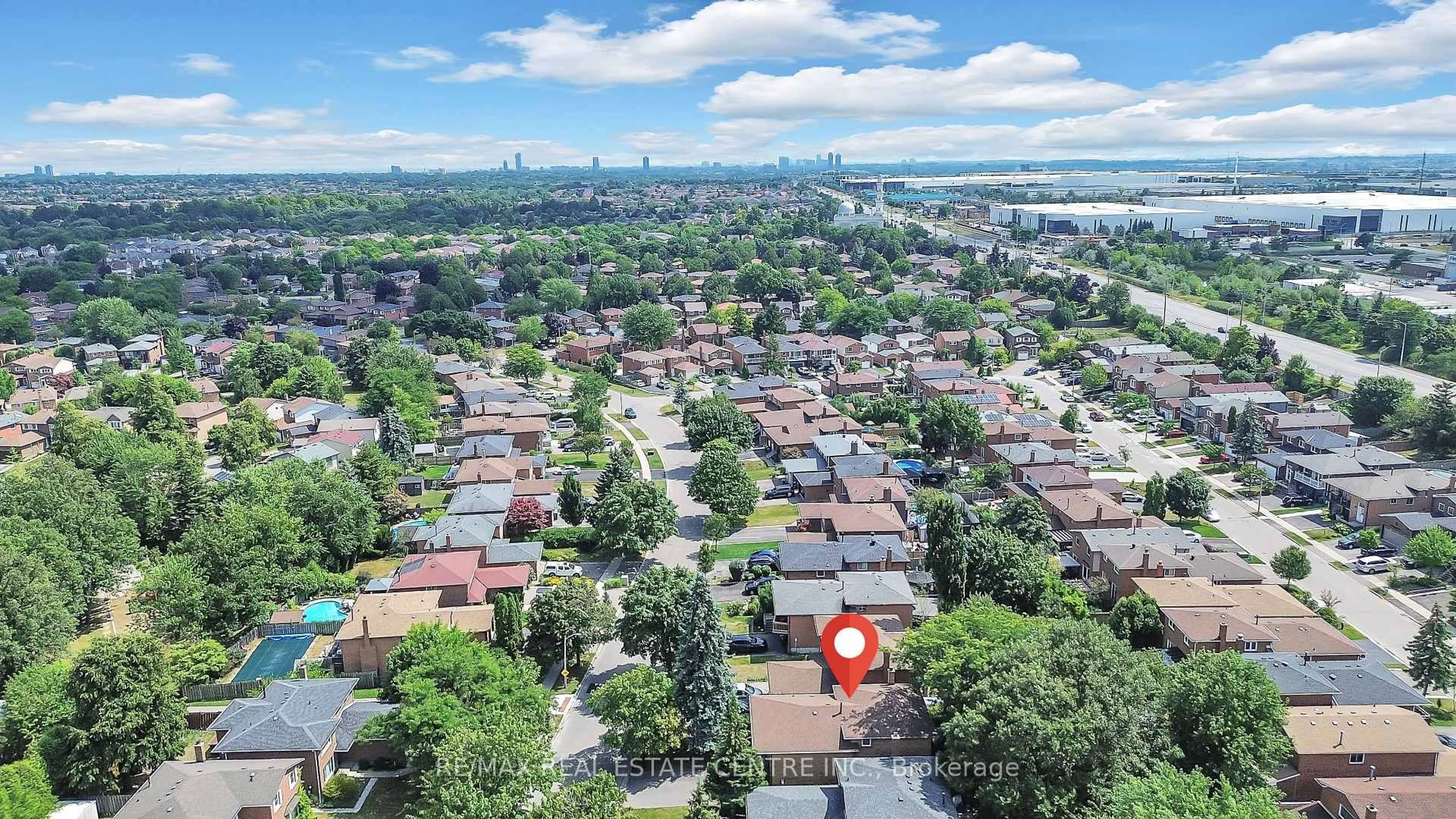 A pic from outside/outdoor area/front of a property/back of a property/a pic from drone, city buildings view from balcony for 54 Braidwood Lake Rd, Brampton Ontario L6Z 1X6