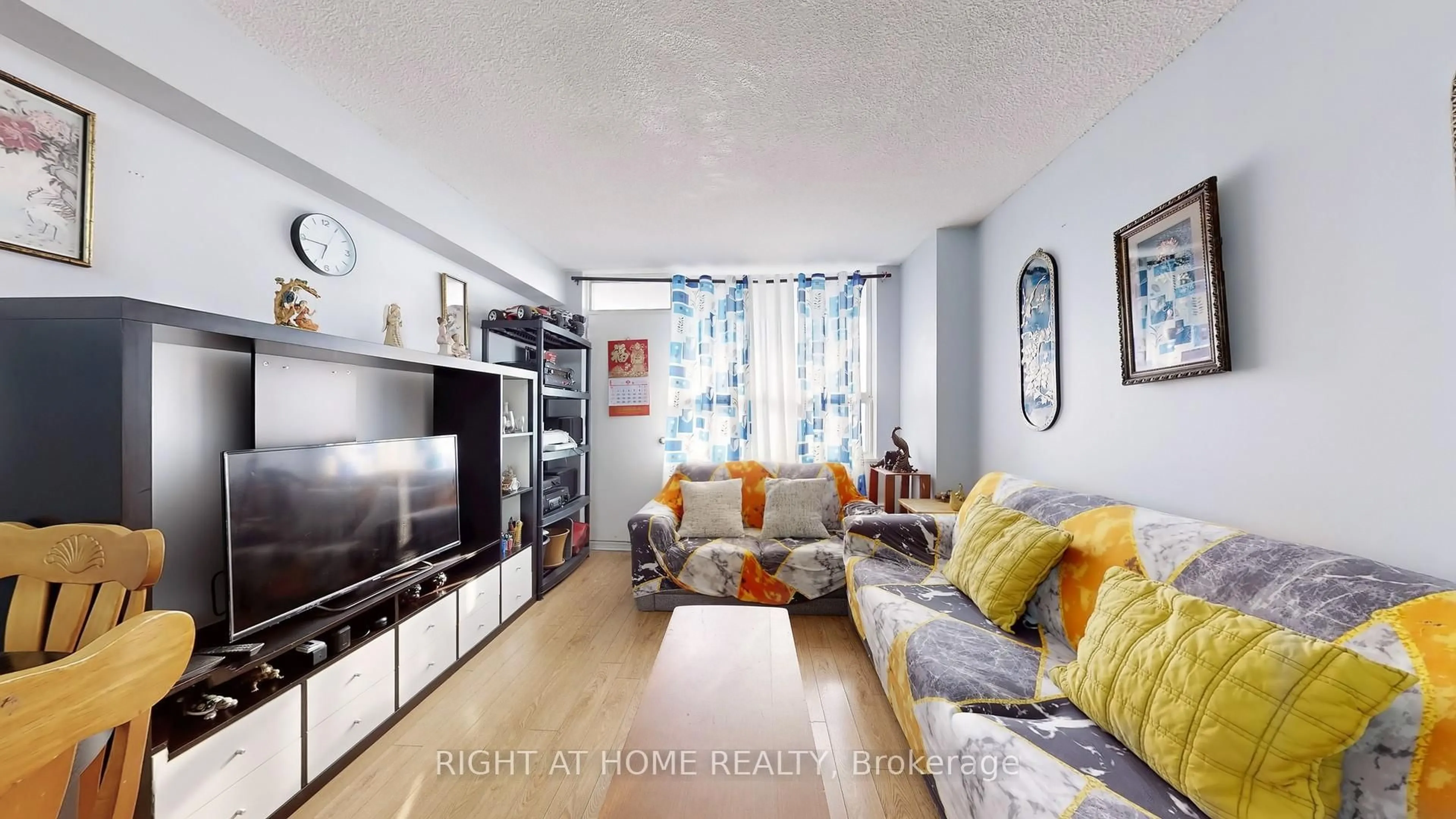 Living room with furniture, unknown for 100 Lotherton Pathway Ptwy #905, Toronto Ontario M6B 2G8