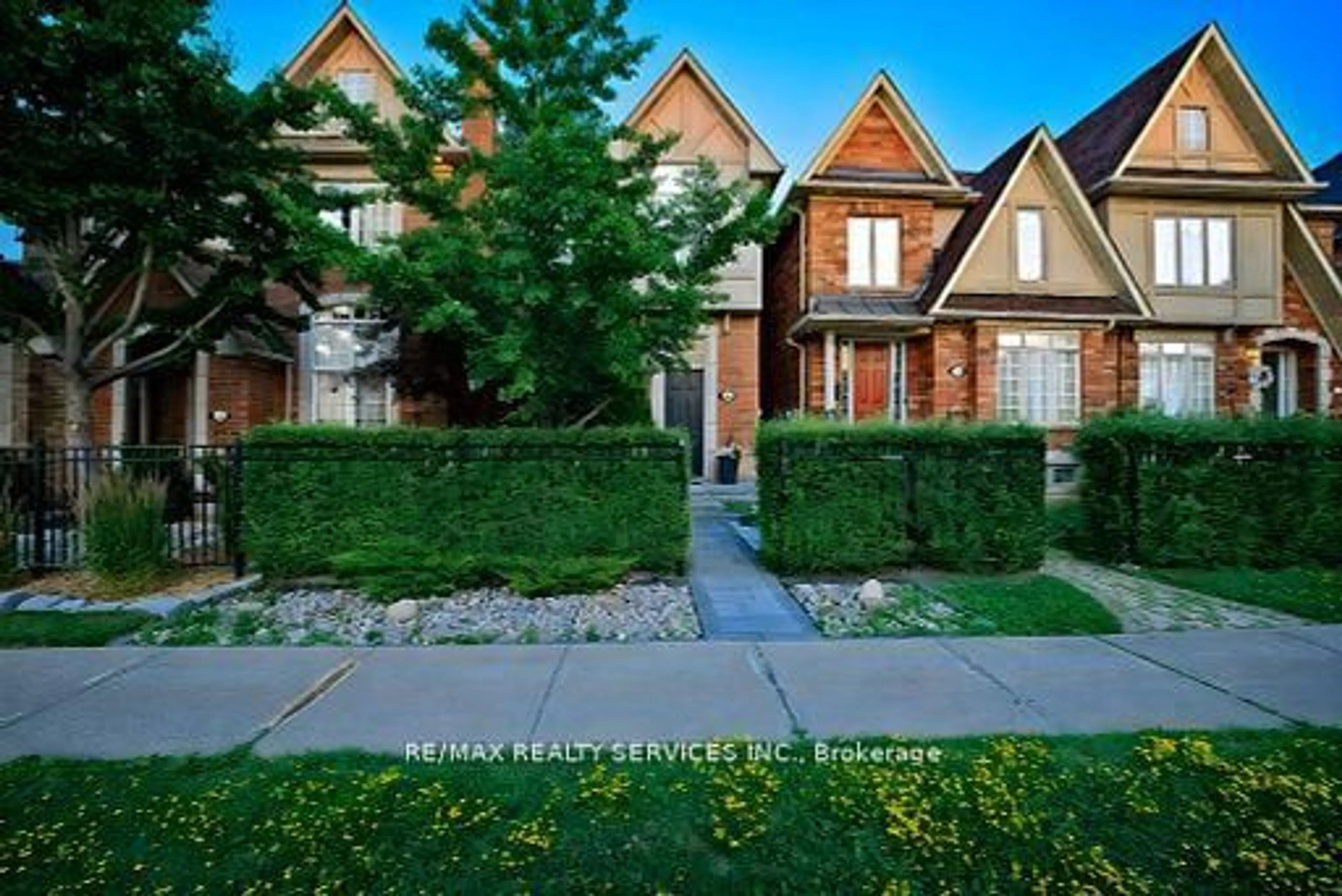 Home with brick exterior material, street for 3540 Eglinton Ave, Mississauga Ontario L5M 7P4