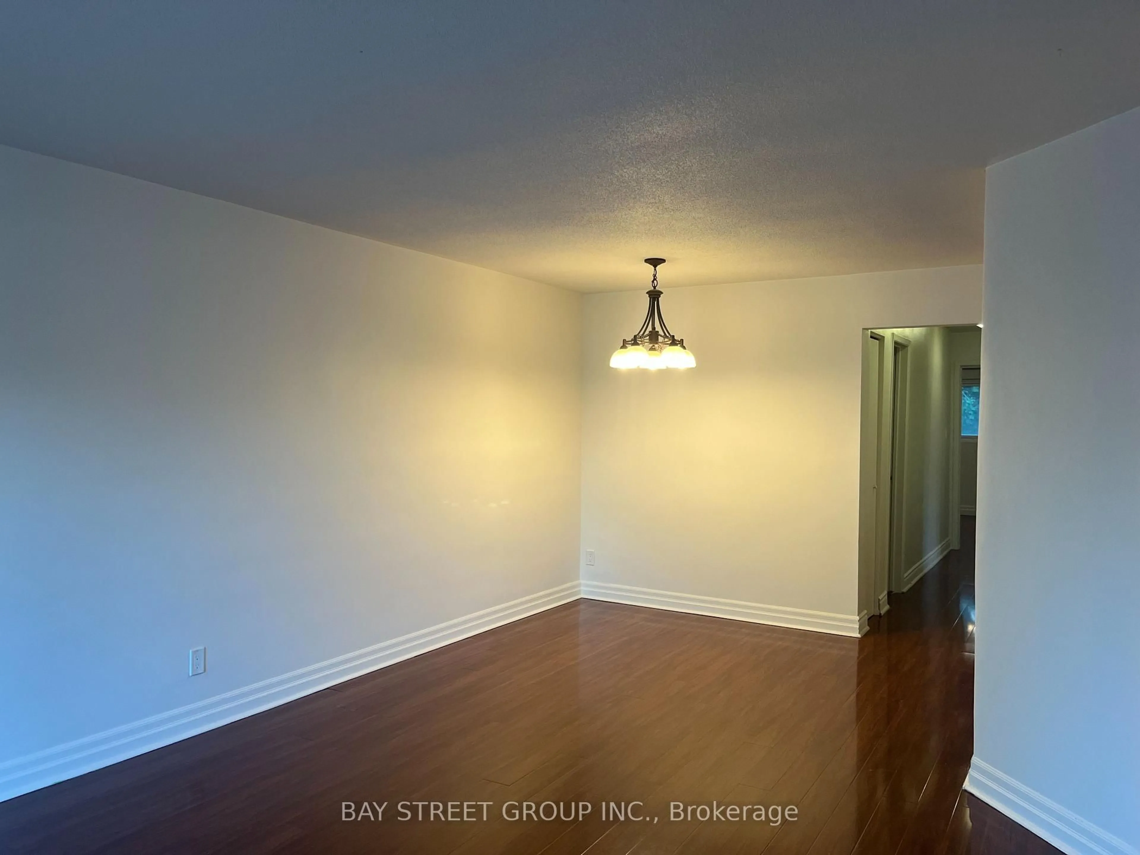 A pic of a room for 3420 Galena Cres, Mississauga Ontario L5A 3L8