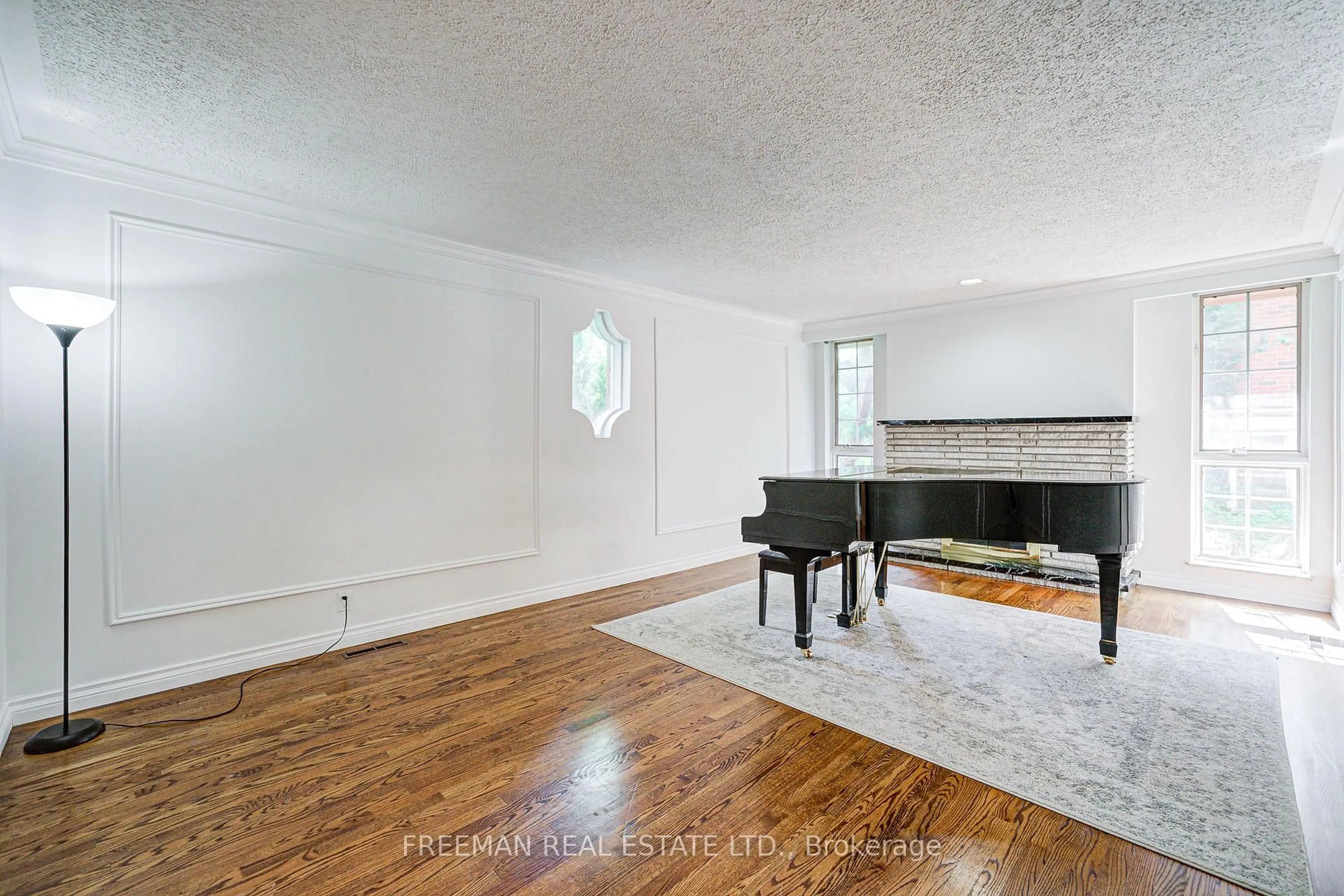 Unknown for 1528 Knareswood Dr, Mississauga Ontario L5H 2M1