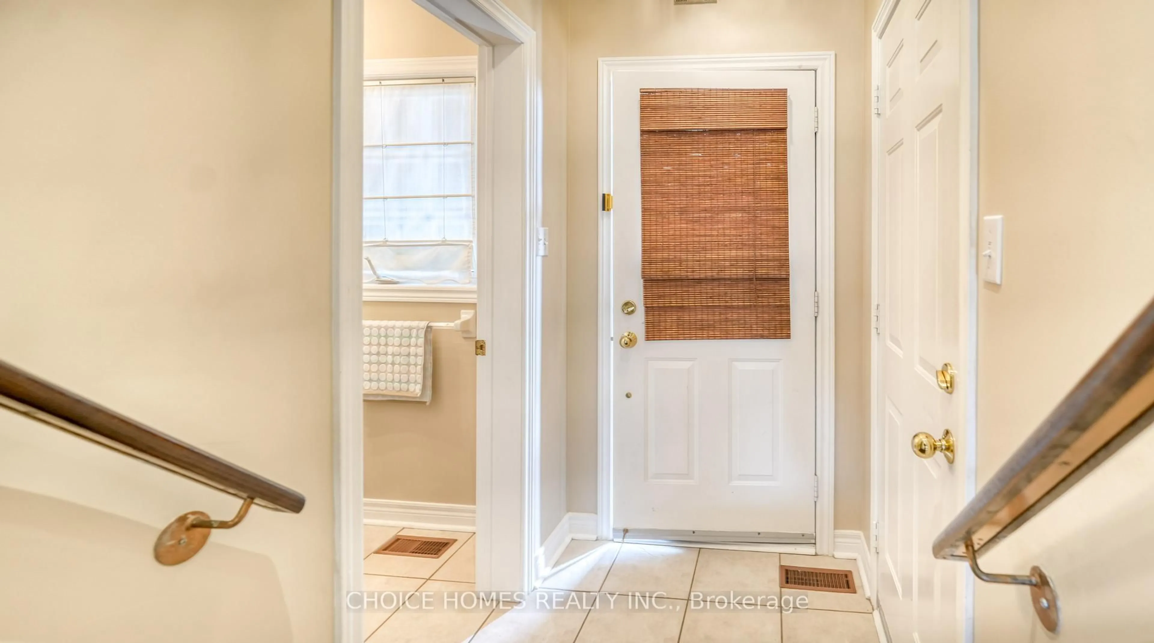 Indoor entryway for 3555 Southwick St, Mississauga Ontario L5M 7C4