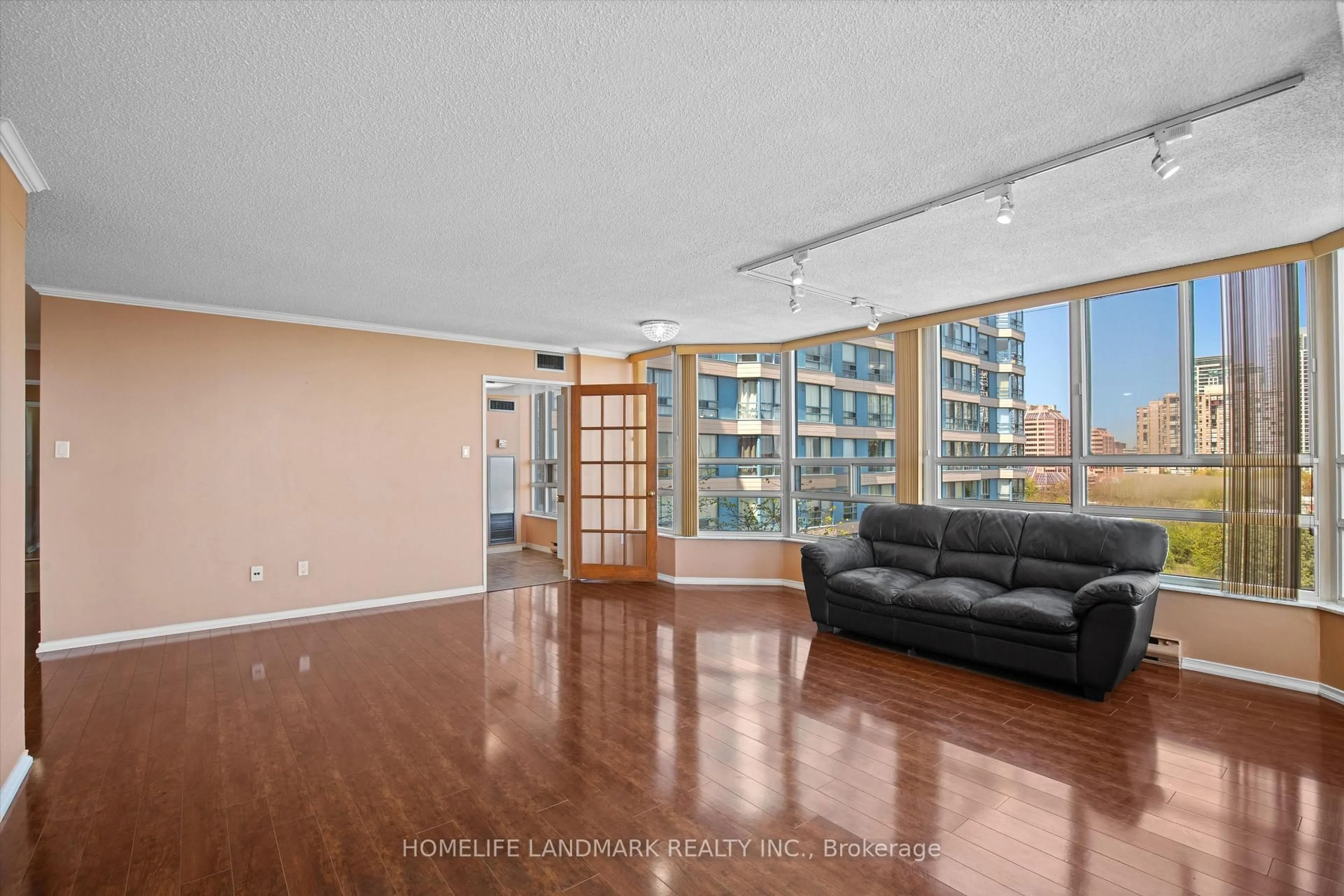 Unknown for 250 Webb Dr #704, Mississauga Ontario L5B 3Z4