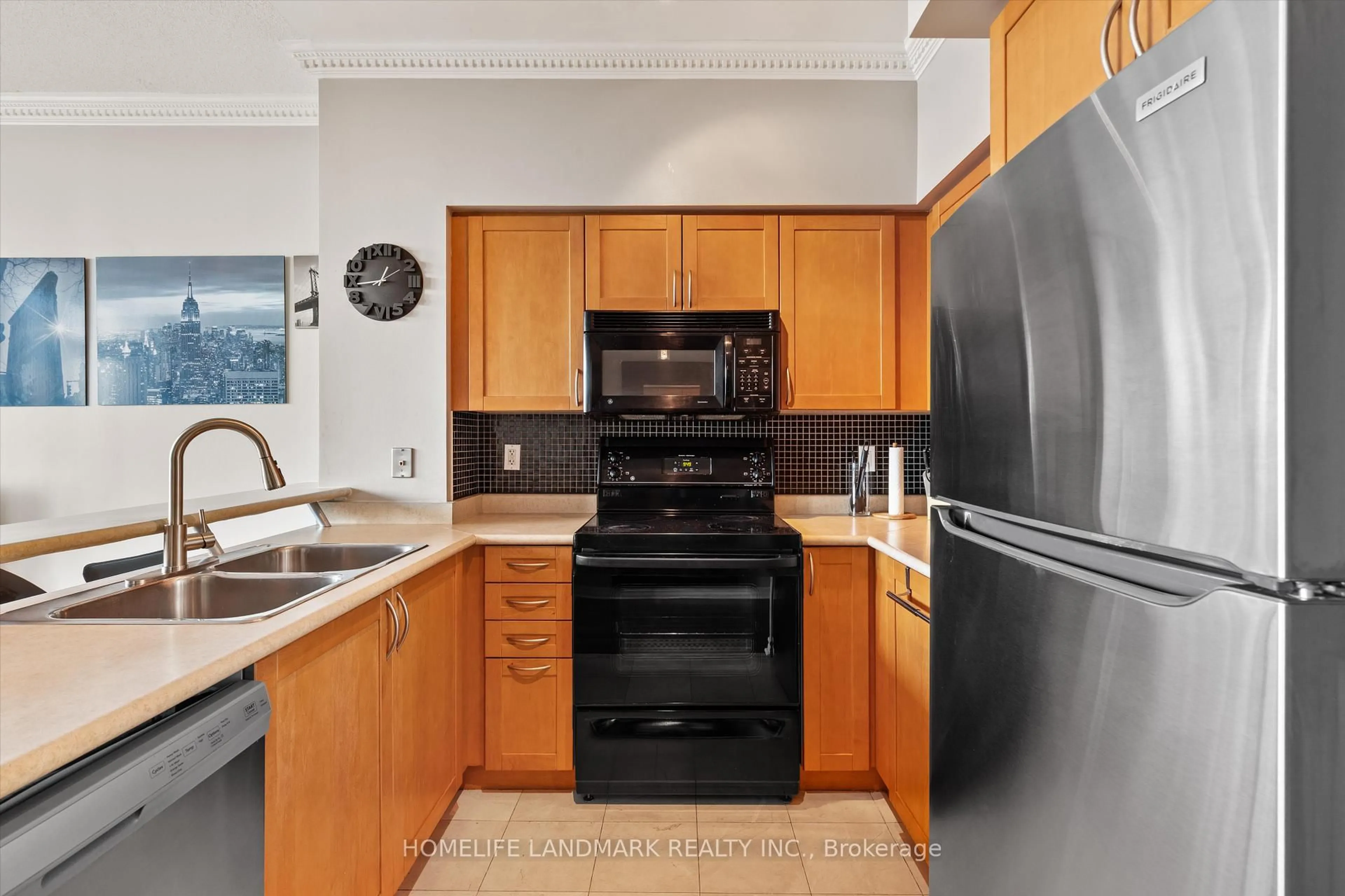Standard kitchen, ceramic/tile floor for 3939 Duke Of York Blvd #3110, Mississauga Ontario L5B 4N2