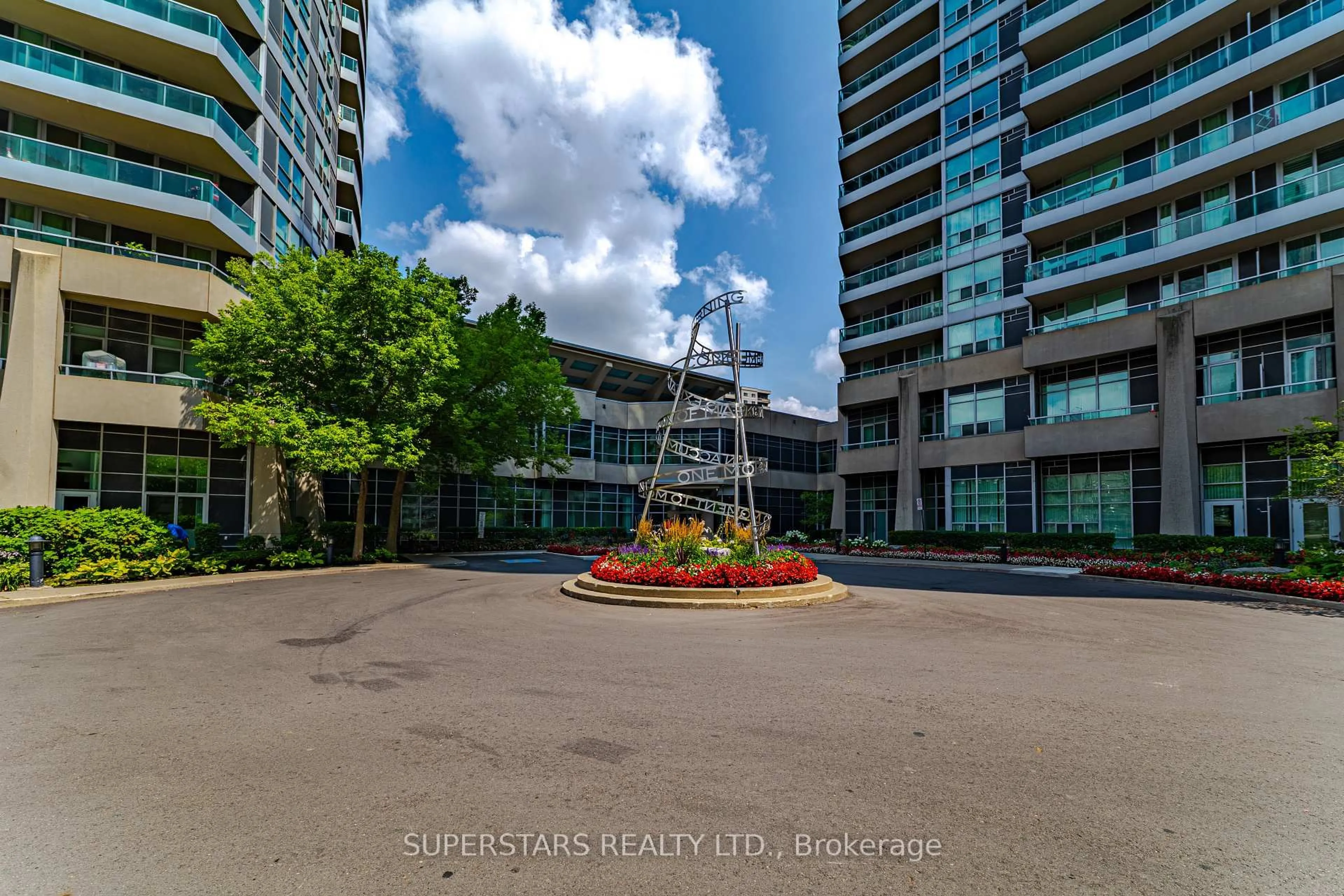 Patio, unknown for 1 Elm Dr #2604, Mississauga Ontario L5B 4M1