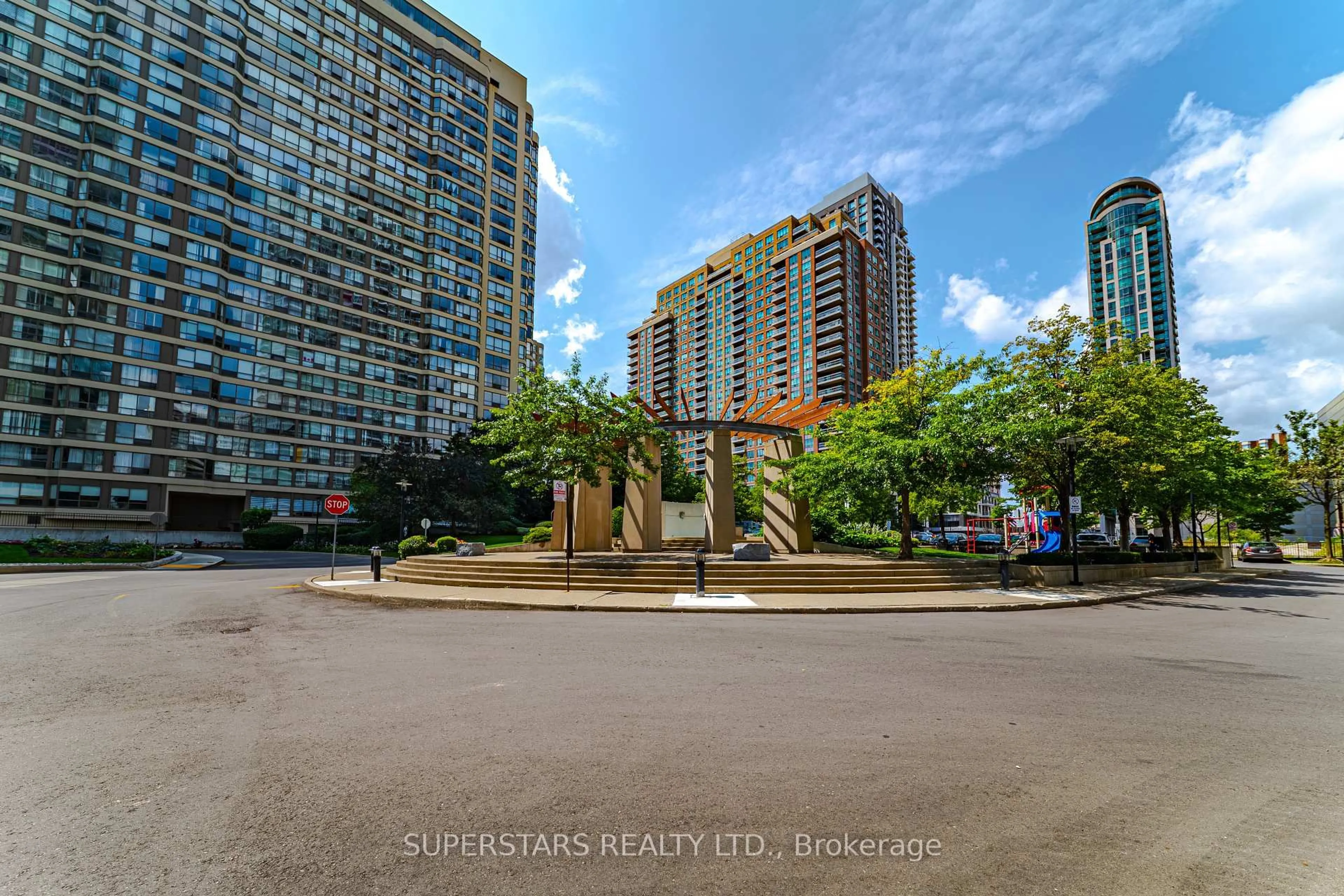 A pic from outside/outdoor area/front of a property/back of a property/a pic from drone, city buildings view from balcony for 1 Elm Dr #2604, Mississauga Ontario L5B 4M1