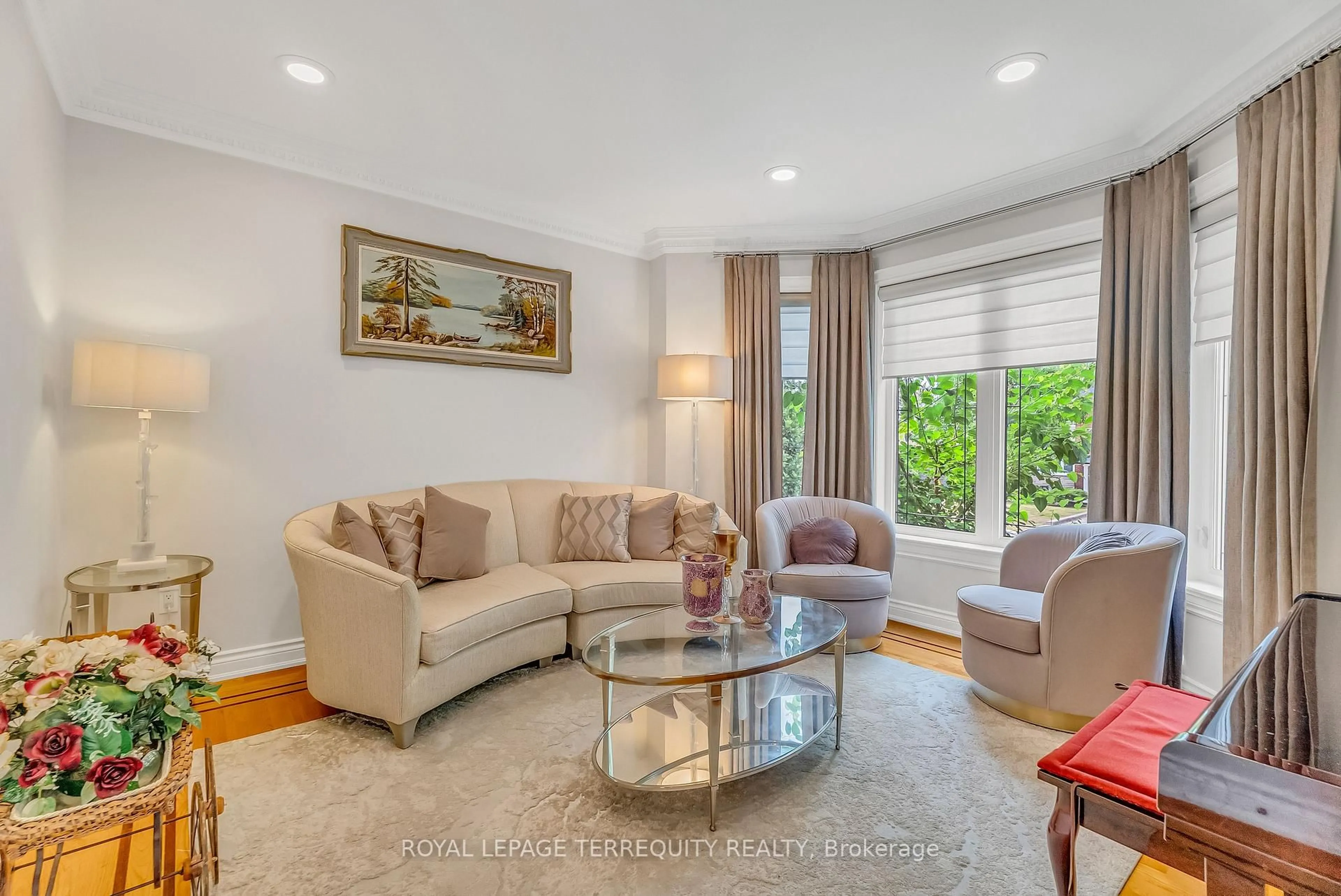 Living room with furniture, unknown for 13 Bourdon Ave, Toronto Ontario M6L 2Y7