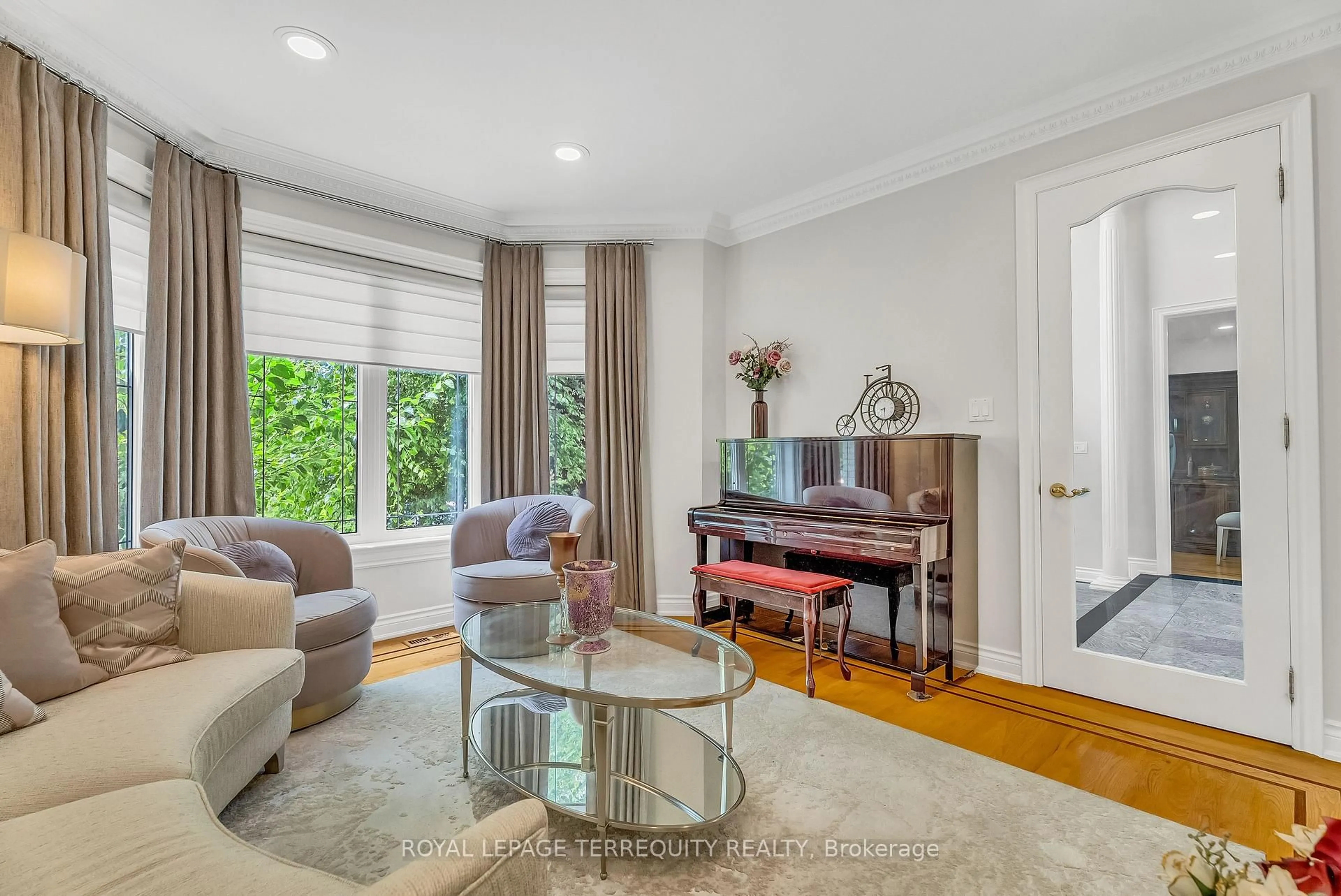 Living room with furniture, unknown for 13 Bourdon Ave, Toronto Ontario M6L 2Y7