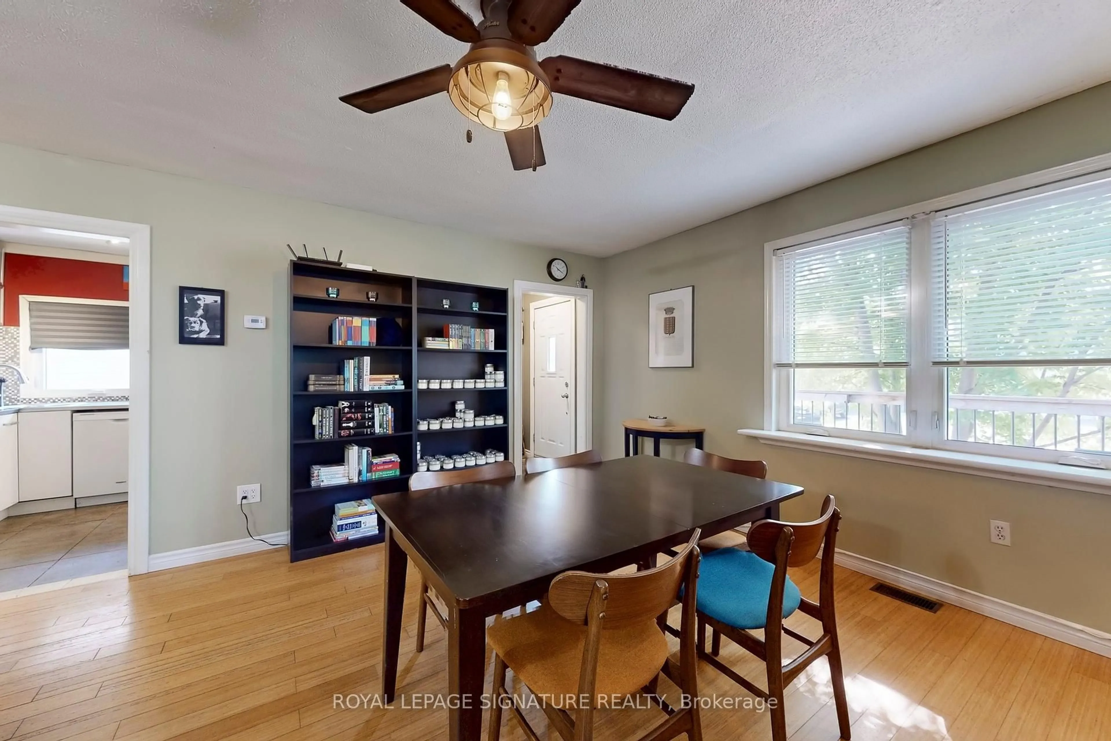 Dining room, wood/laminate floor for 871 Tenth St, Mississauga Ontario L5E 1S8