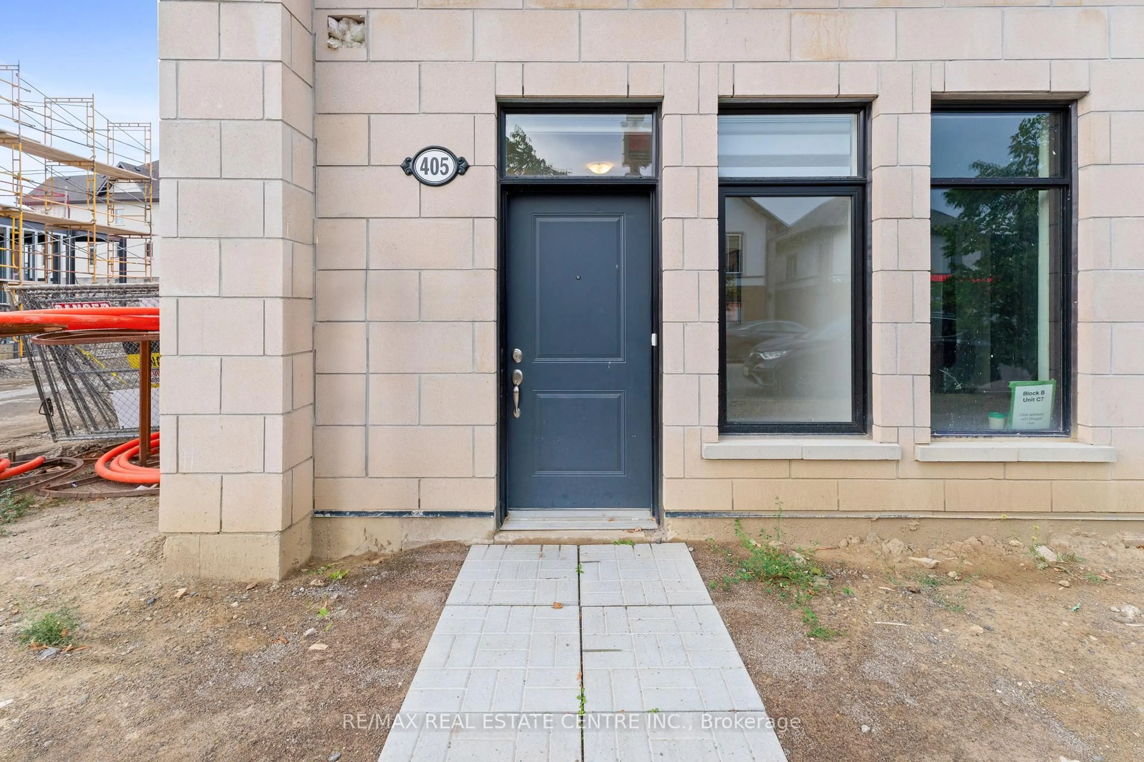 Indoor entryway for 405 Dougall Ave, Caledon Ontario L7C 4L5