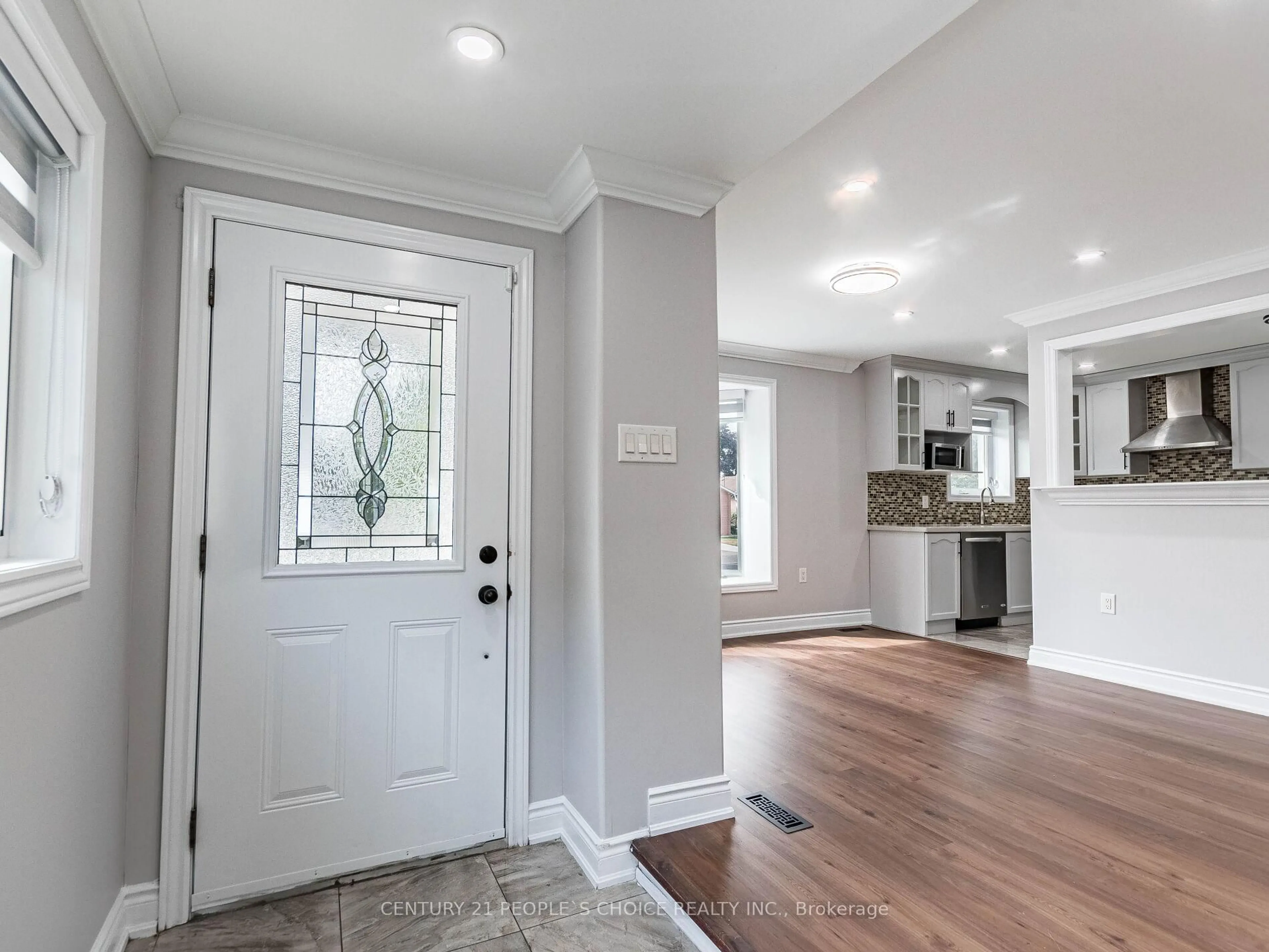 Indoor entryway for 35 Farr Ave, Toronto Ontario M9V 2A5