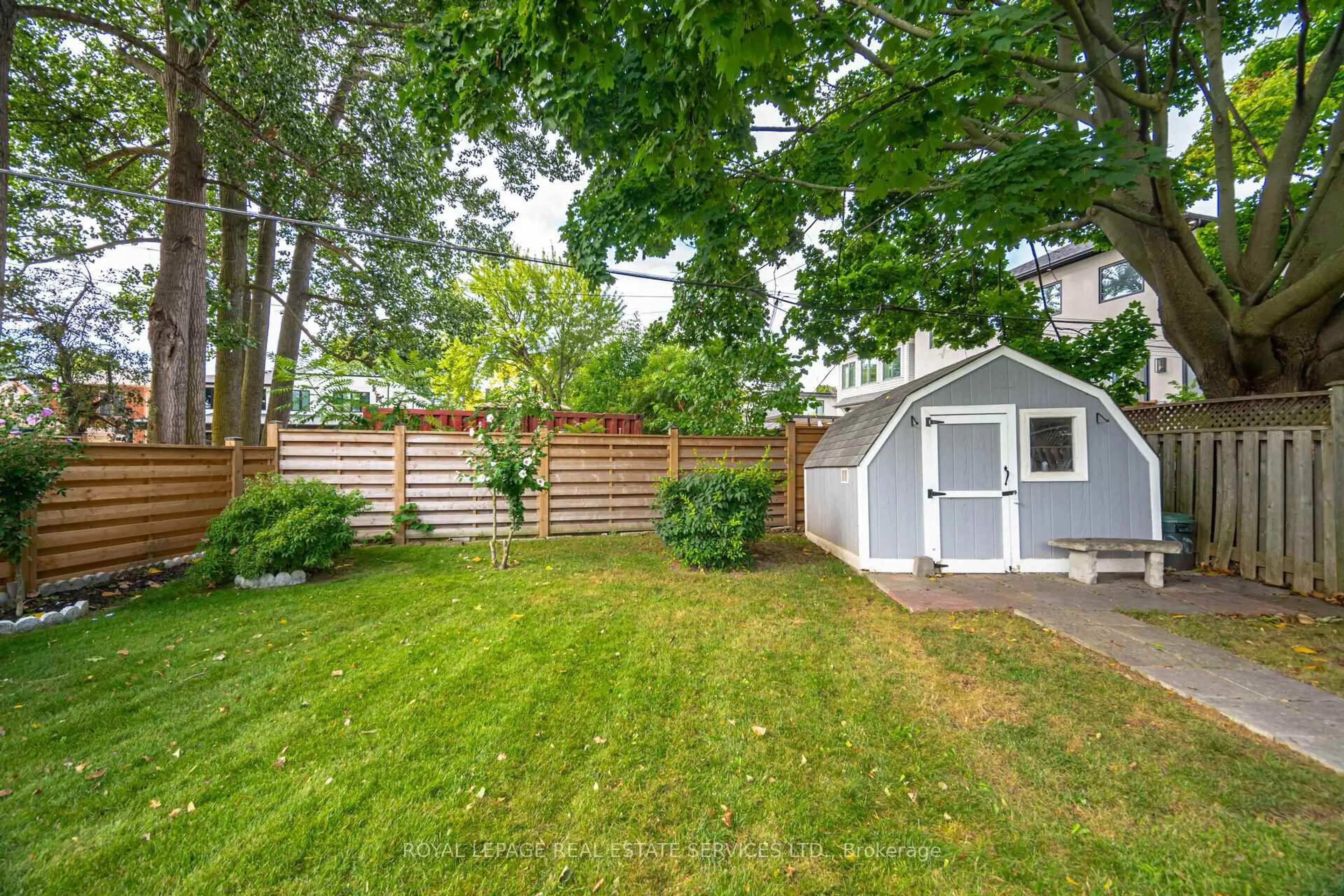 Patio, street for 44 Maple Ave, Mississauga Ontario L5H 2S1