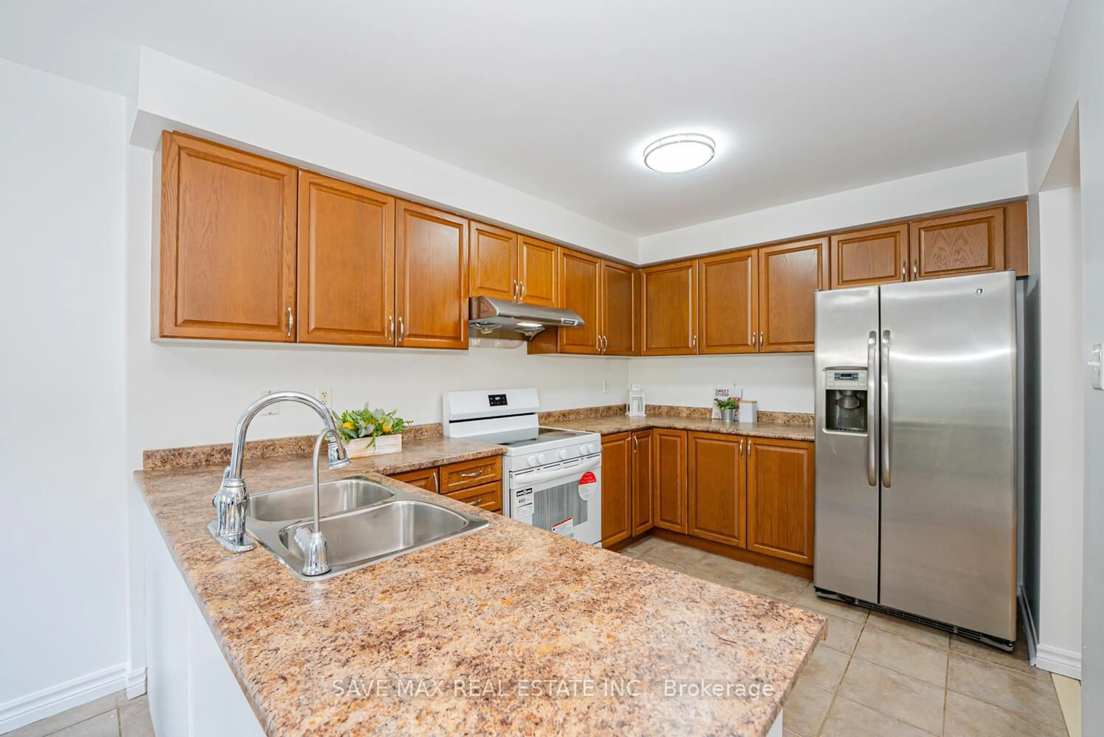 Standard kitchen, ceramic/tile floor for 100 Bushmill Circ, Brampton Ontario L7A 0K6