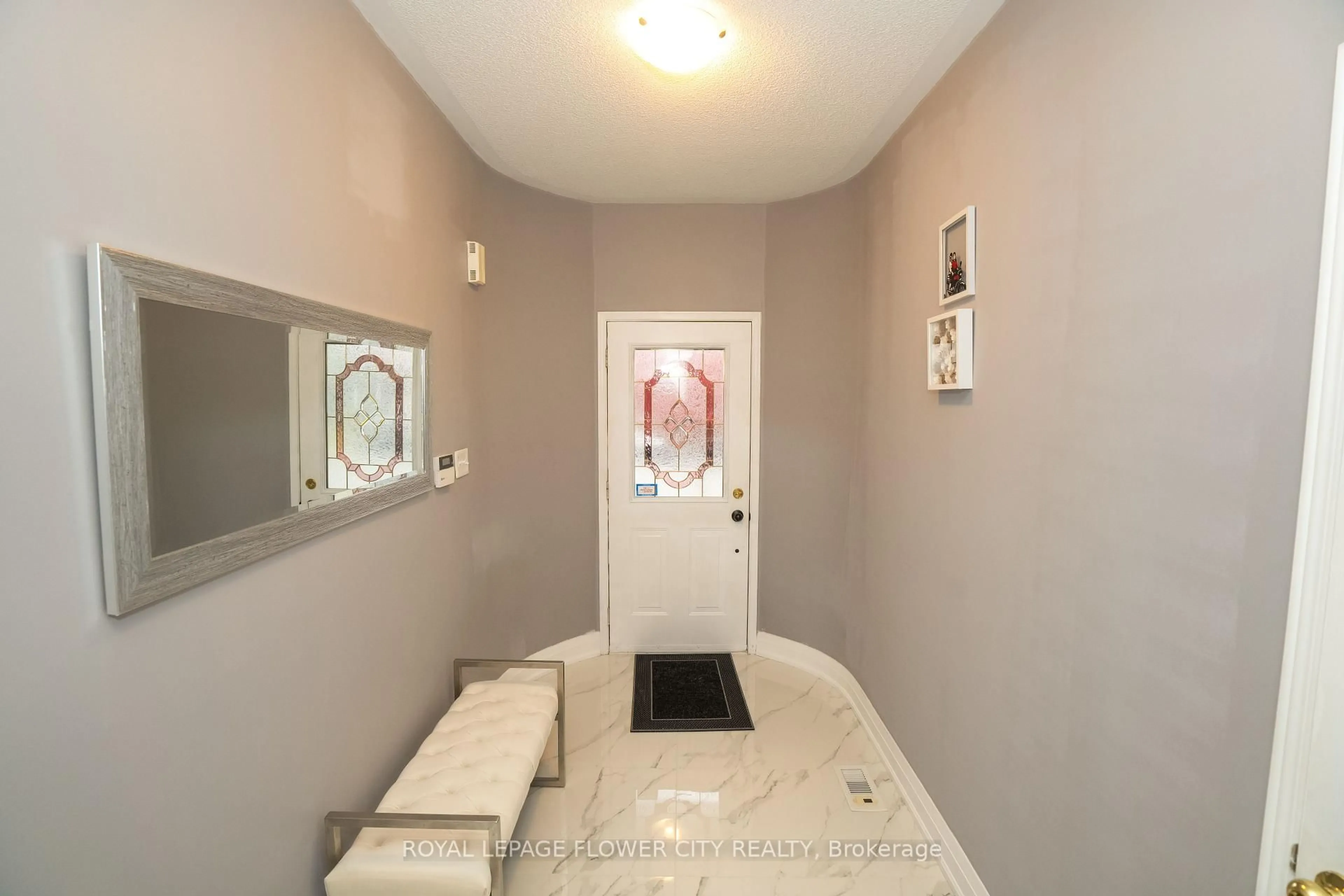 Indoor entryway for 26 Ranchero Dr, Brampton Ontario L7A 3C7