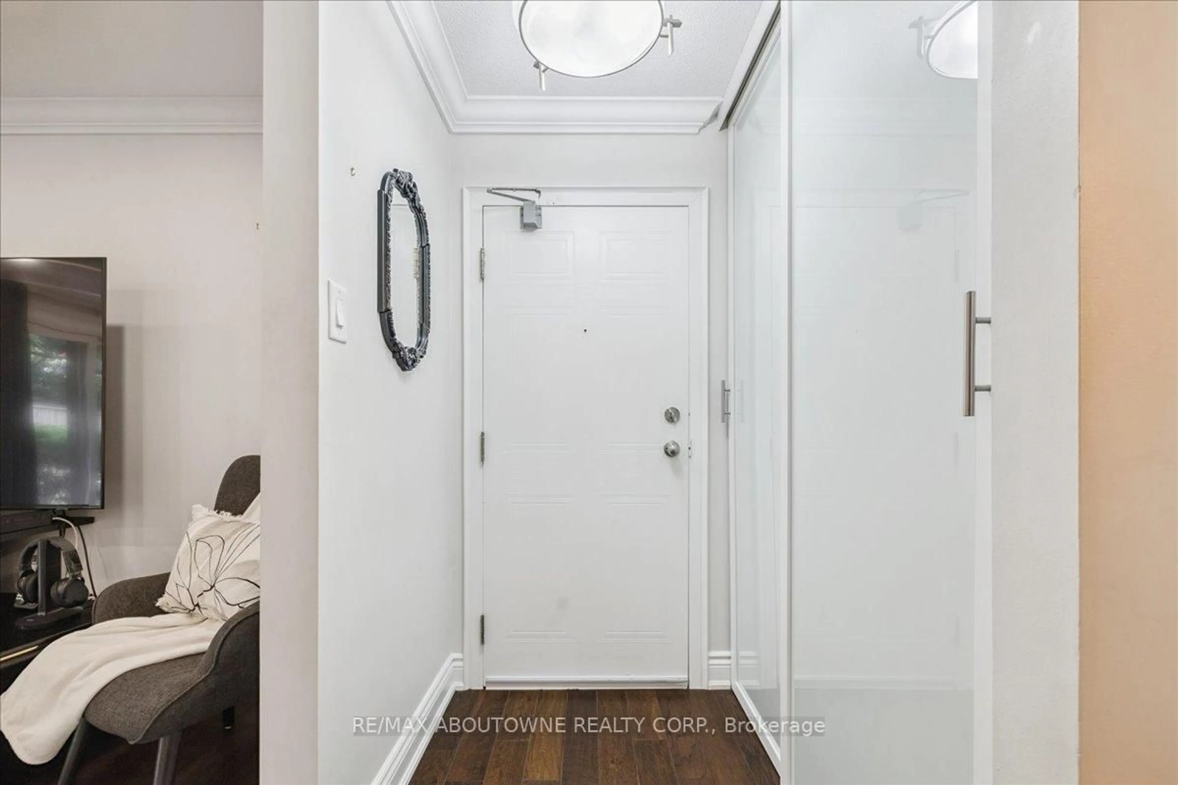 Indoor entryway for 1500 Pilgrims Way #313, Oakville Ontario L6M 3G9
