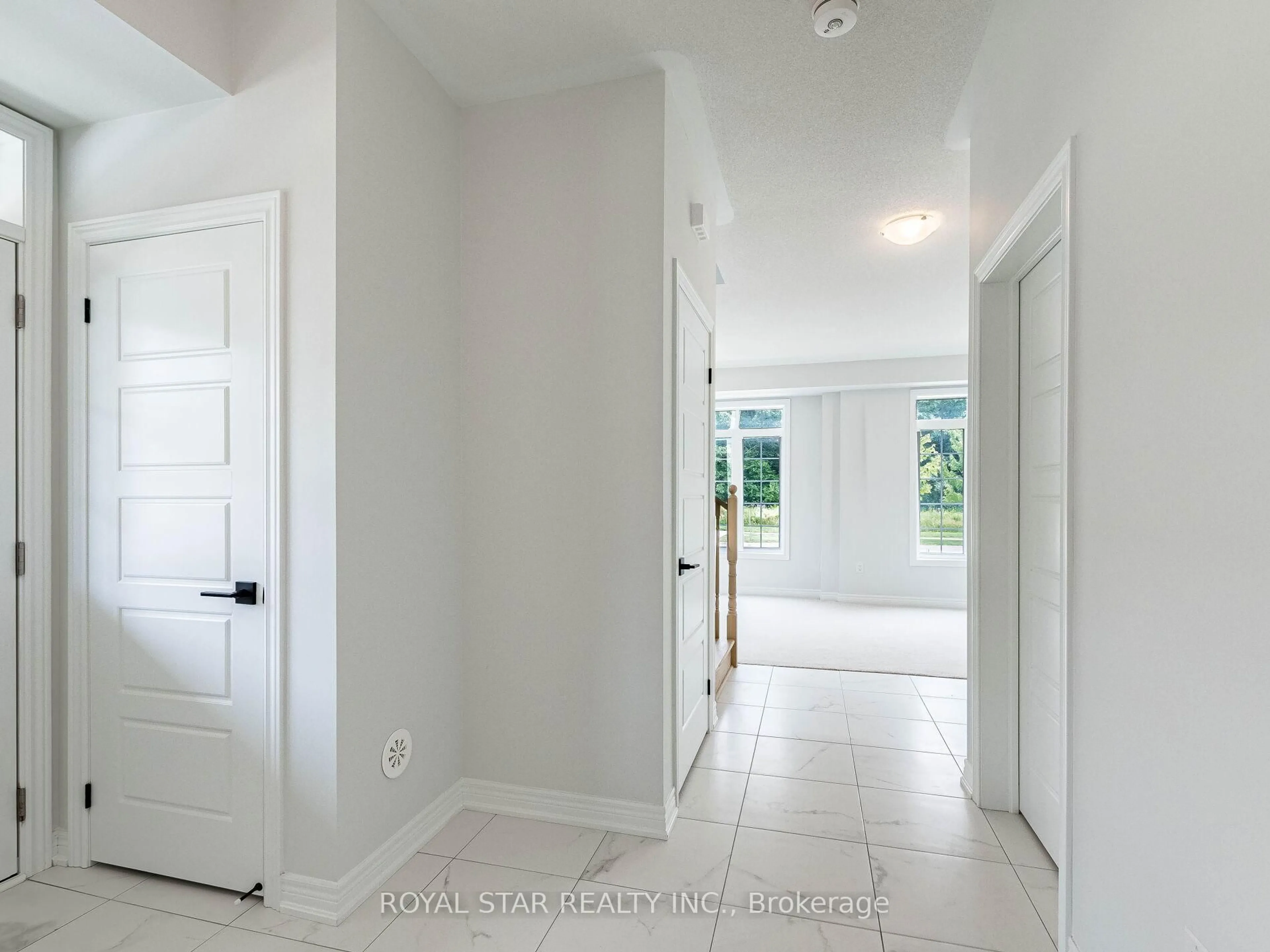Indoor entryway for 3420 Eternity Way, Oakville Ontario L6H 7B5