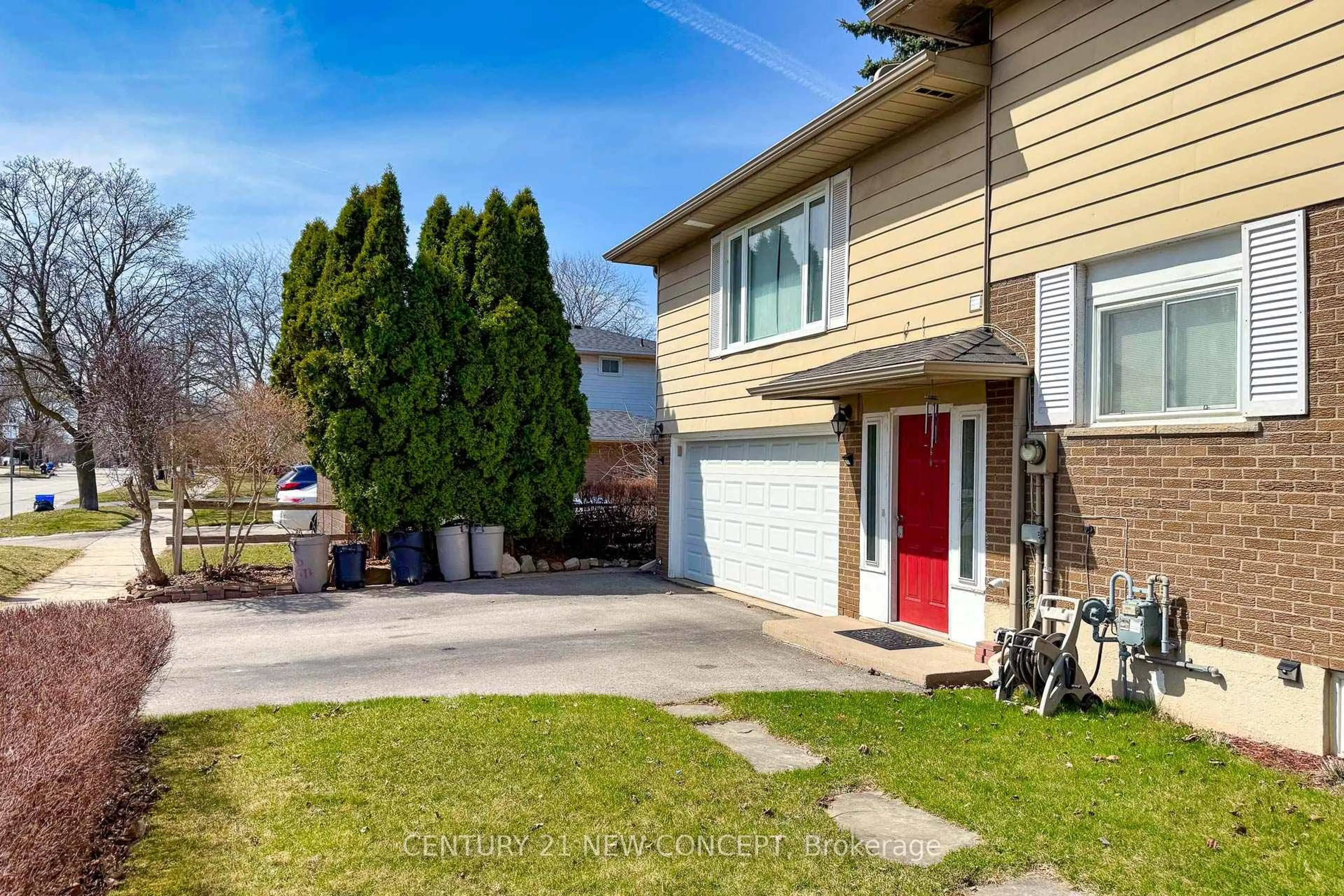 Home with vinyl exterior material, street for 214 Vance Dr, Oakville Ontario L6L 3K9
