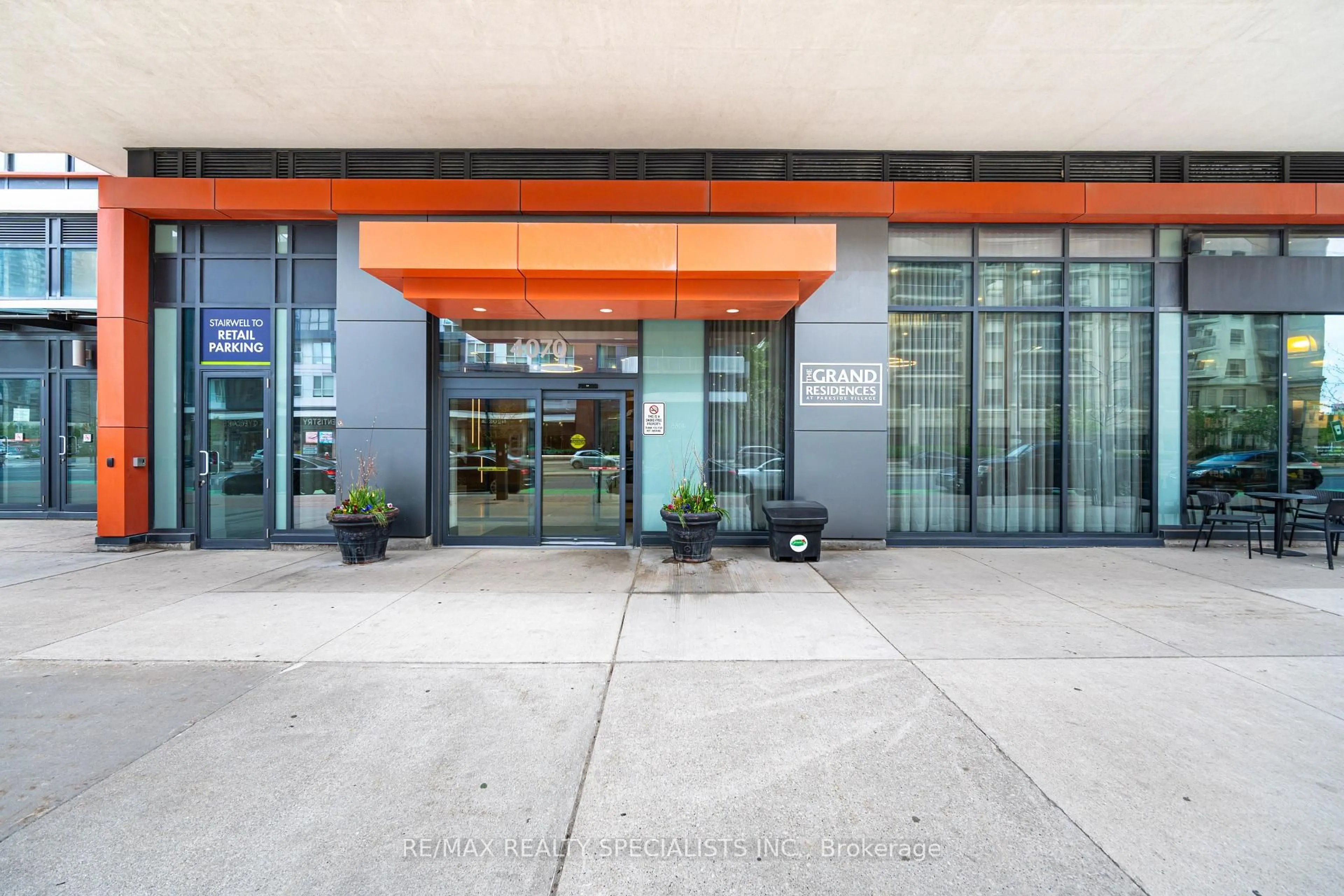 Indoor foyer for 4070 Confederation Pkwy #3609, Mississauga Ontario L5B 0E9