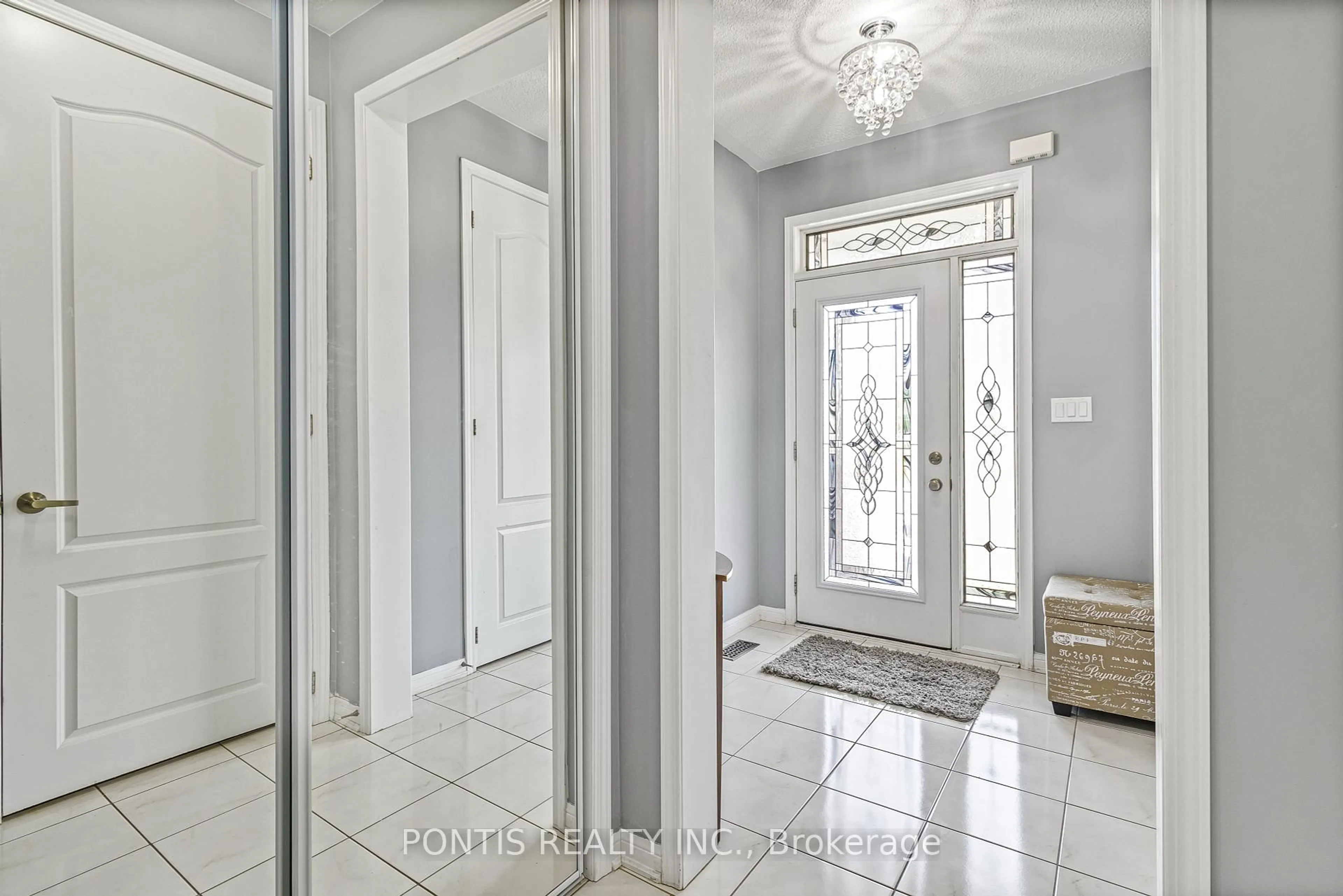 Indoor entryway for 25 FRANCIS LUNDY St, Brampton Ontario L6Y 5W3