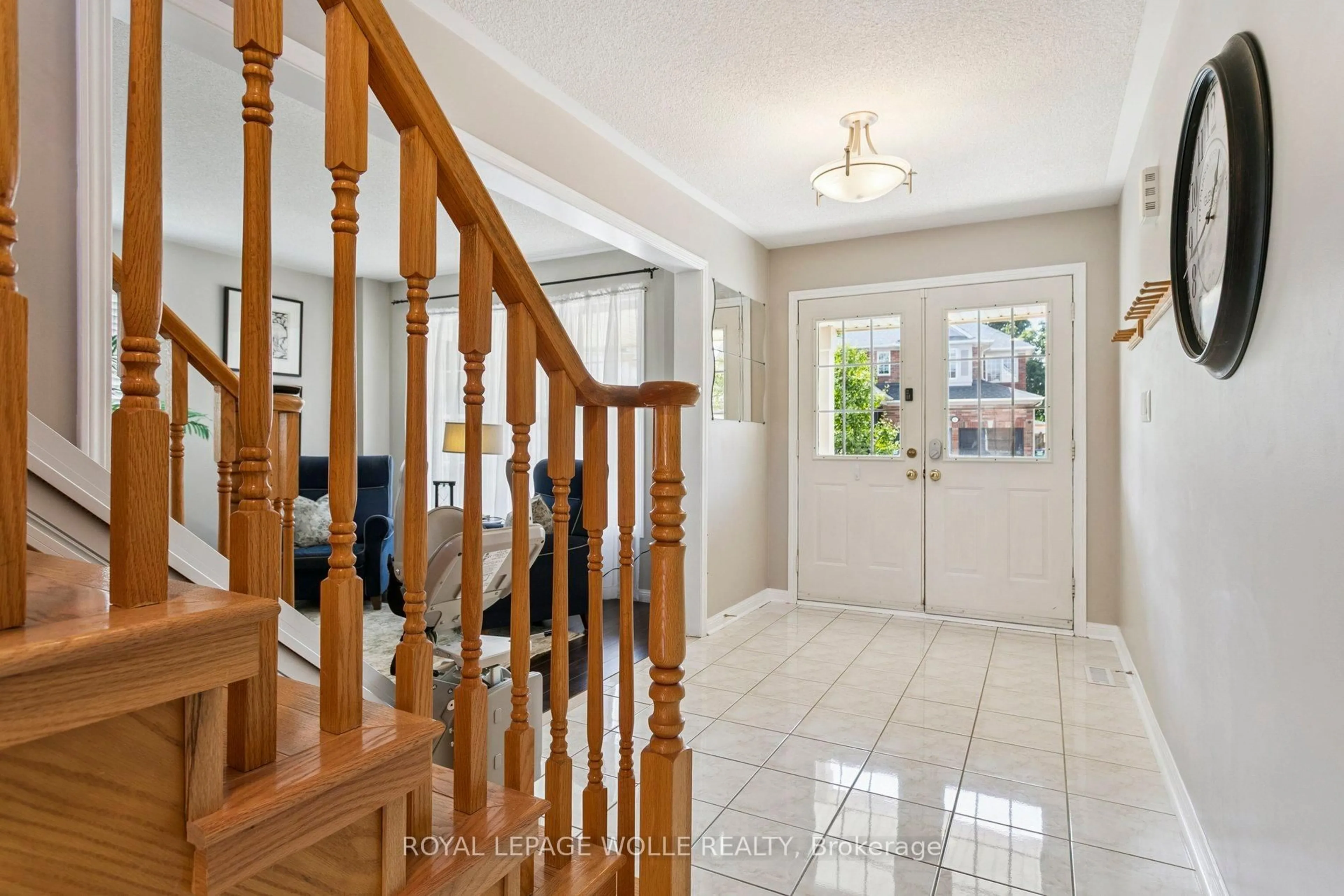 Indoor foyer for 3 Elsinore St, Brampton Ontario L7A 1Z7