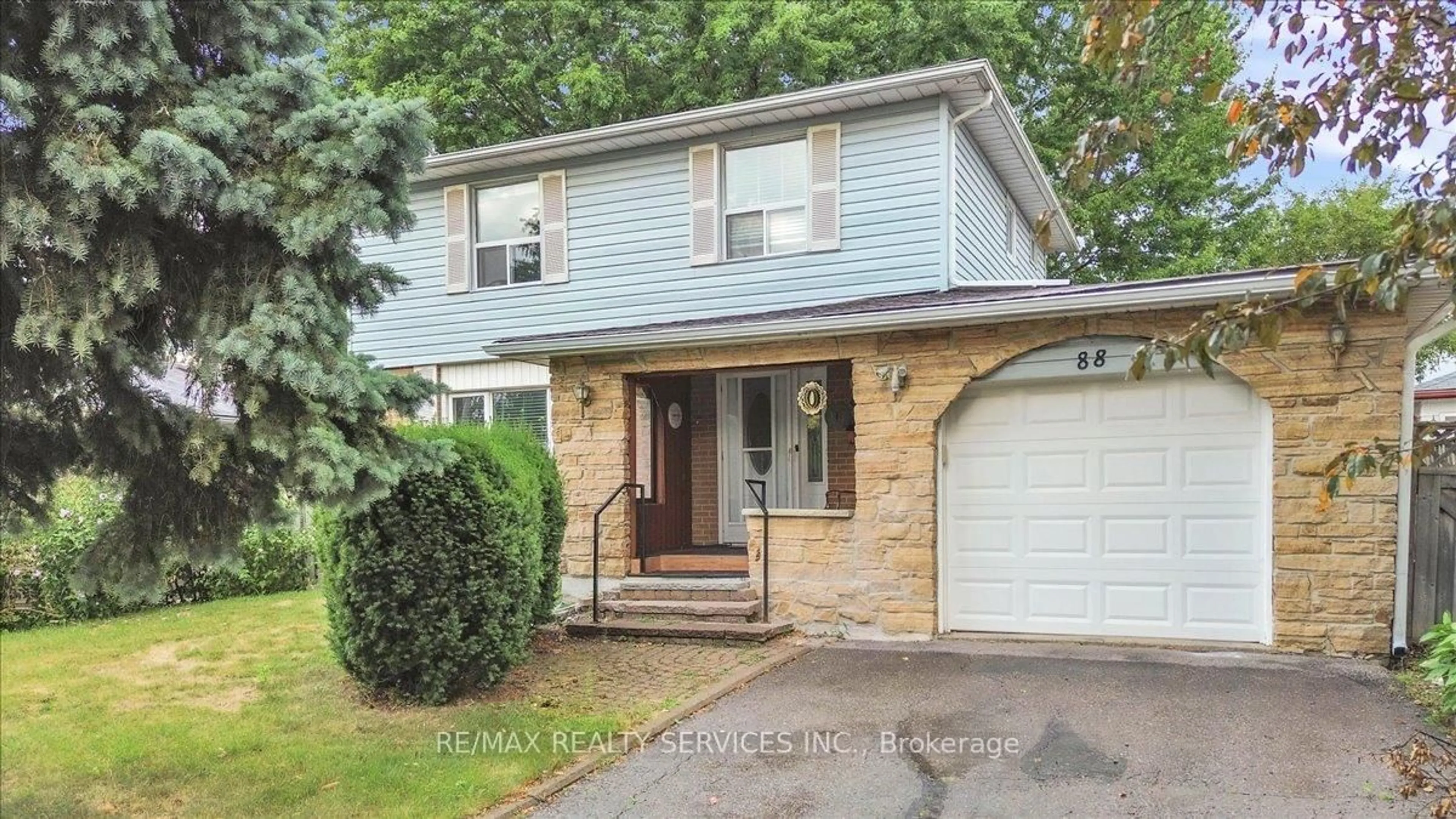 Home with vinyl exterior material, street for 88 Sutherland Ave, Brampton Ontario L6V 2H7