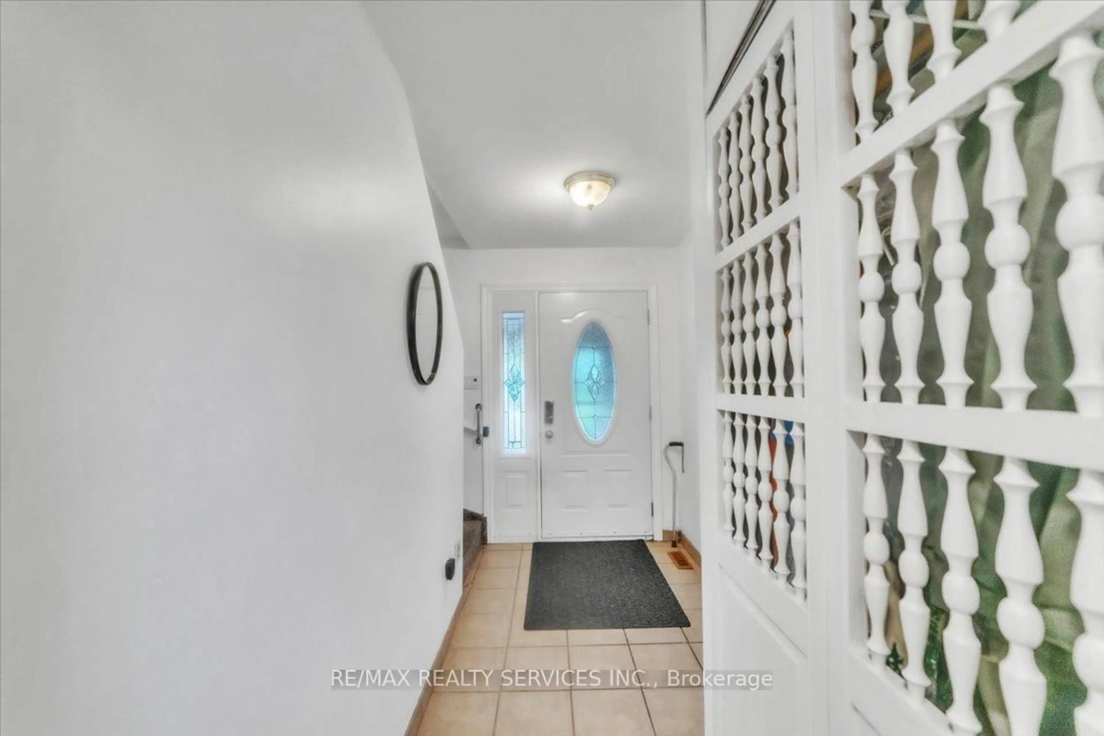 Indoor entryway for 88 Sutherland Ave, Brampton Ontario L6V 2H7