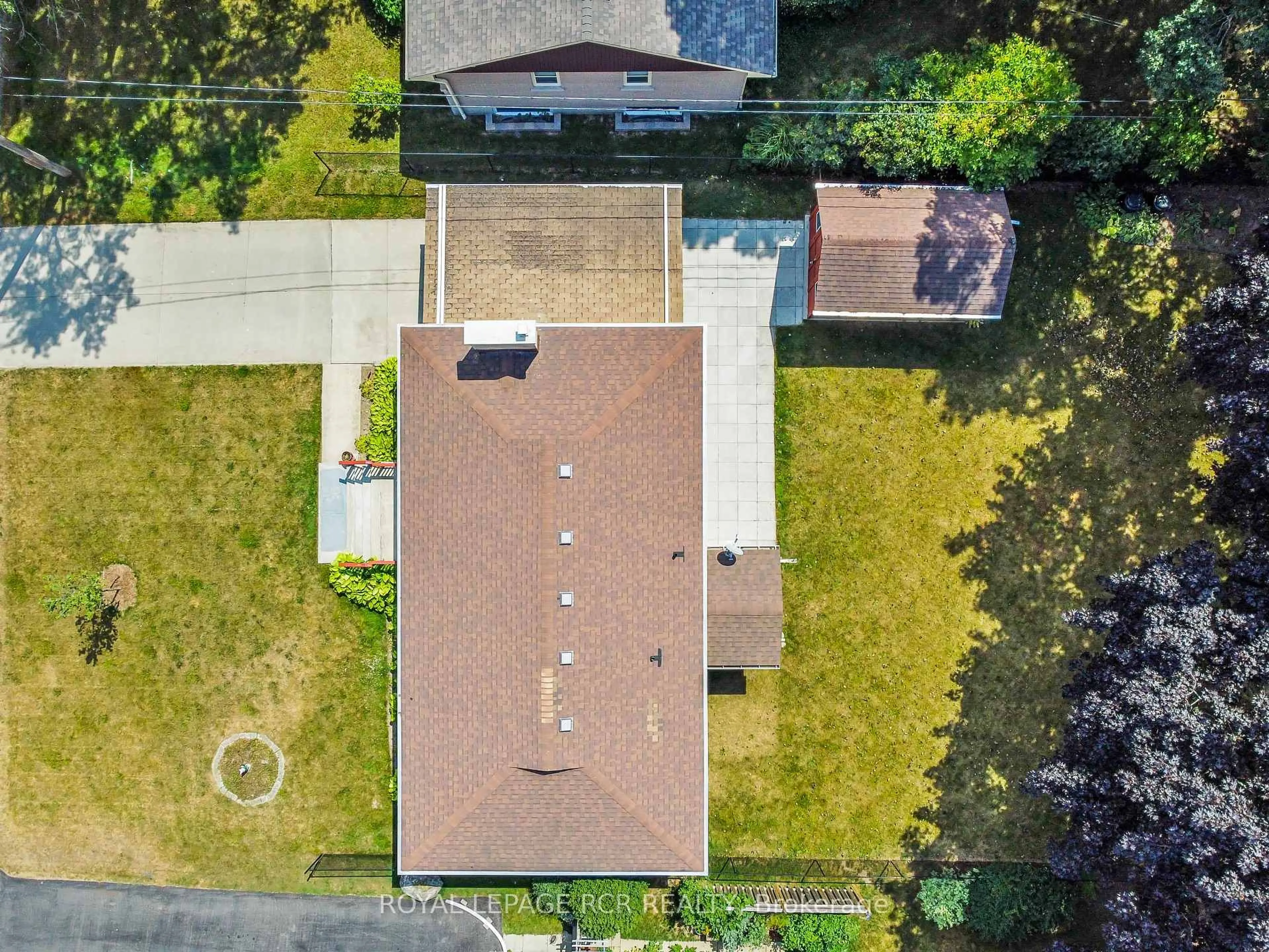 A pic from outside/outdoor area/front of a property/back of a property/a pic from drone, street for 25 Banting Dr, Orangeville Ontario L9W 2J5
