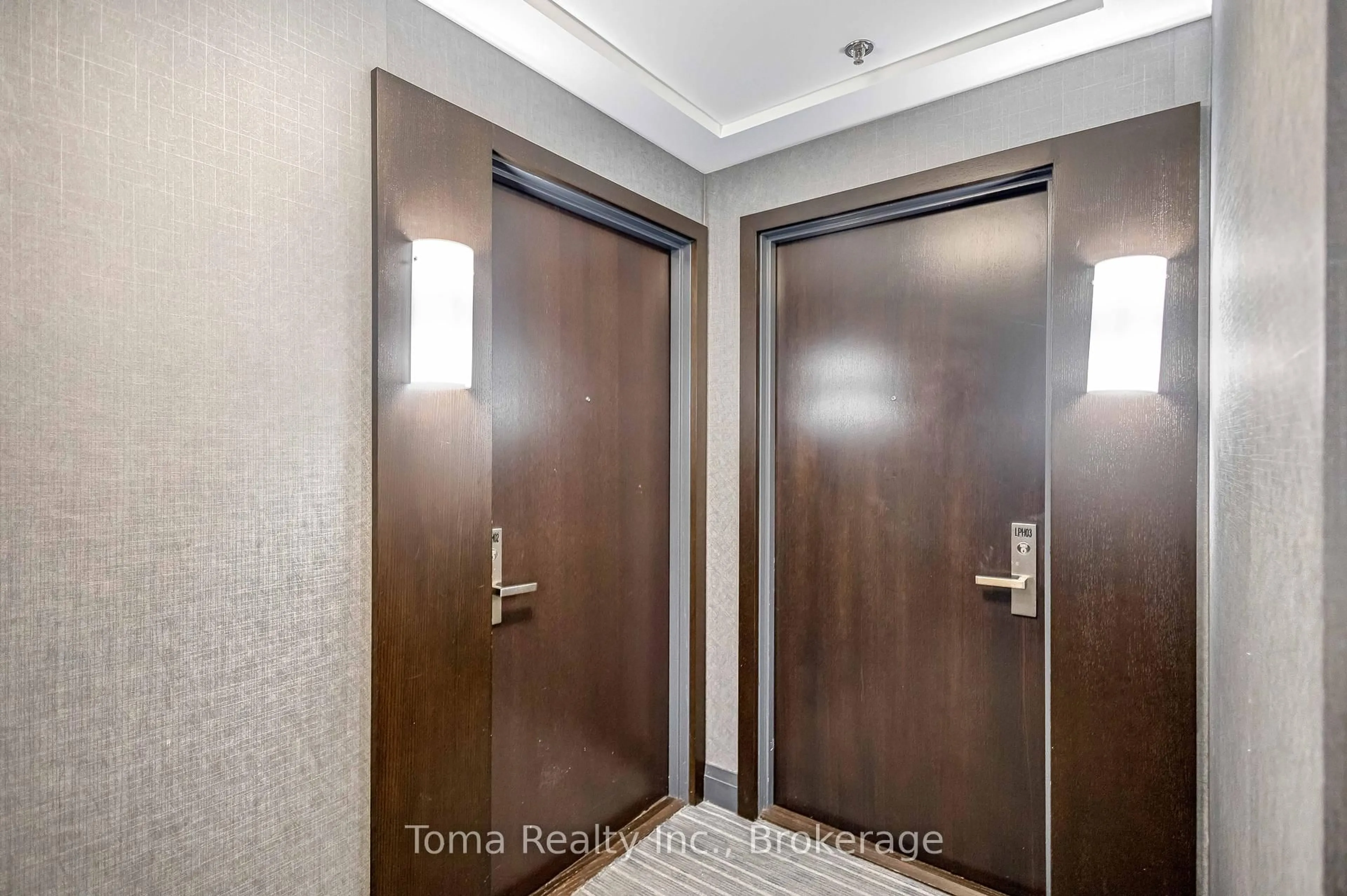 Indoor foyer for 55 Speers Rd #LPH02, Oakville Ontario L6K 3R6