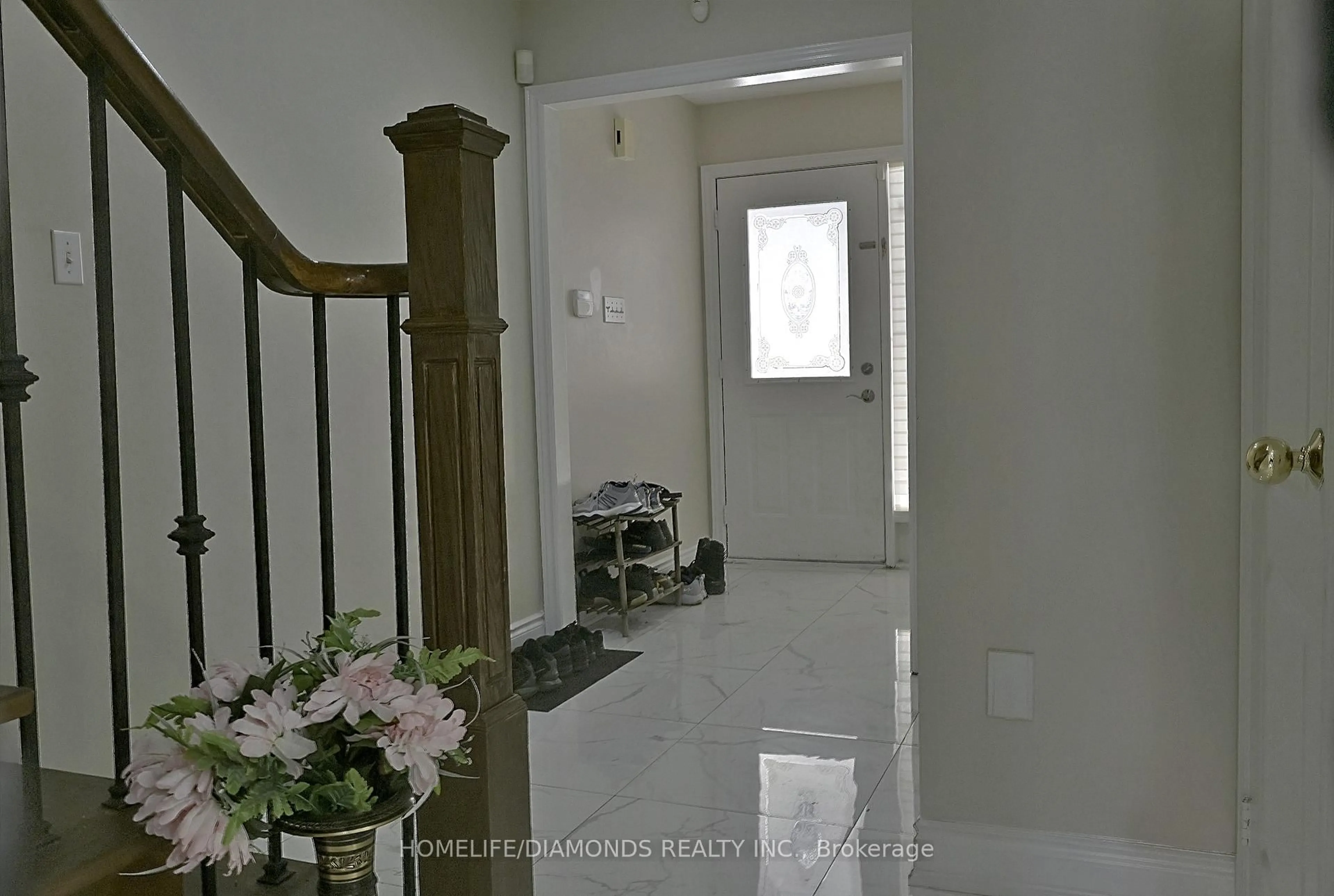 Indoor foyer for 25 GOLDEN EAGLE Rd, Brampton Ontario L6R 1Z4