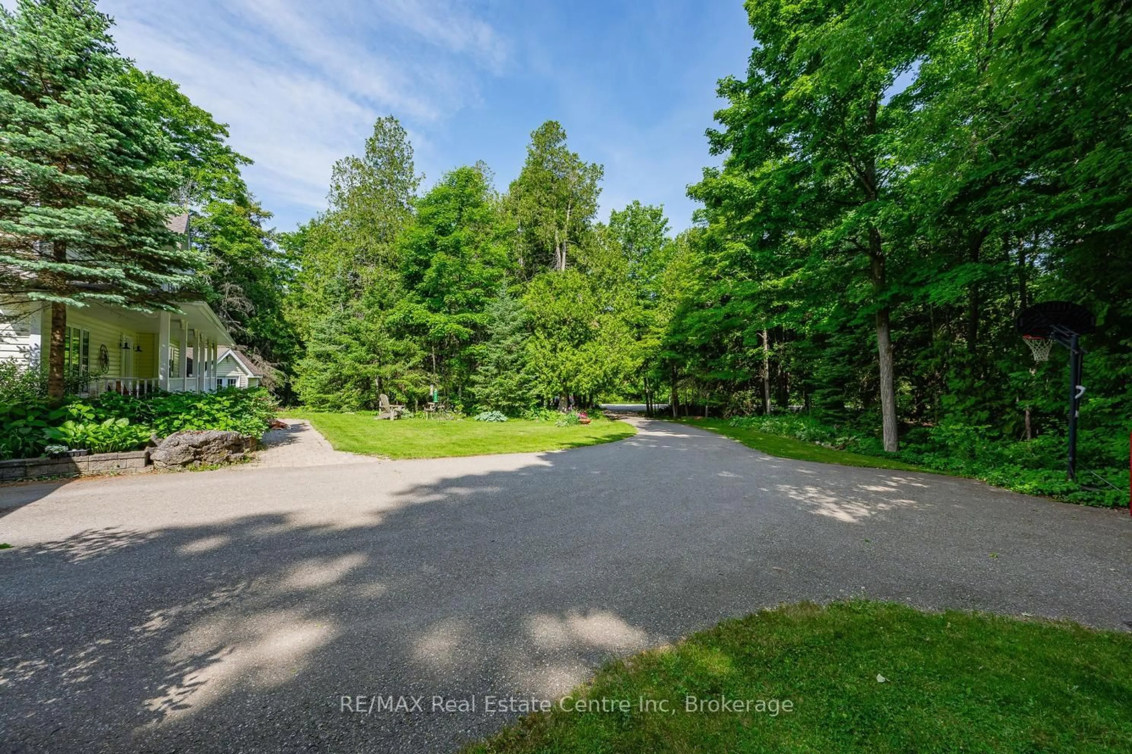 A pic from outside/outdoor area/front of a property/back of a property/a pic from drone, forest/trees view for 5120 Pineridge Dr, Milton Ontario L7J 2L7