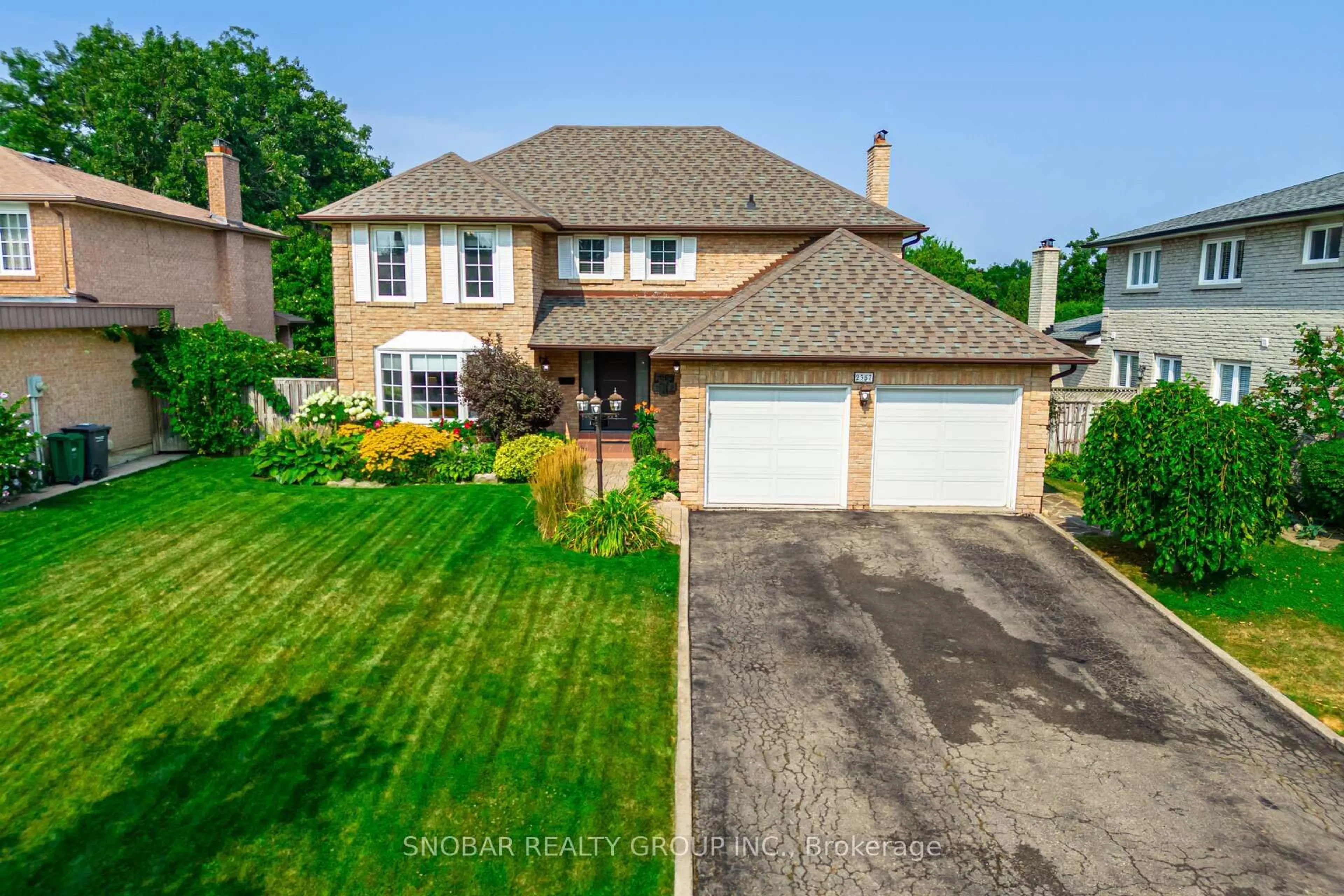 A pic from outside/outdoor area/front of a property/back of a property/a pic from drone, street for 2357 Morrison Ave, Mississauga Ontario L5C 3C6