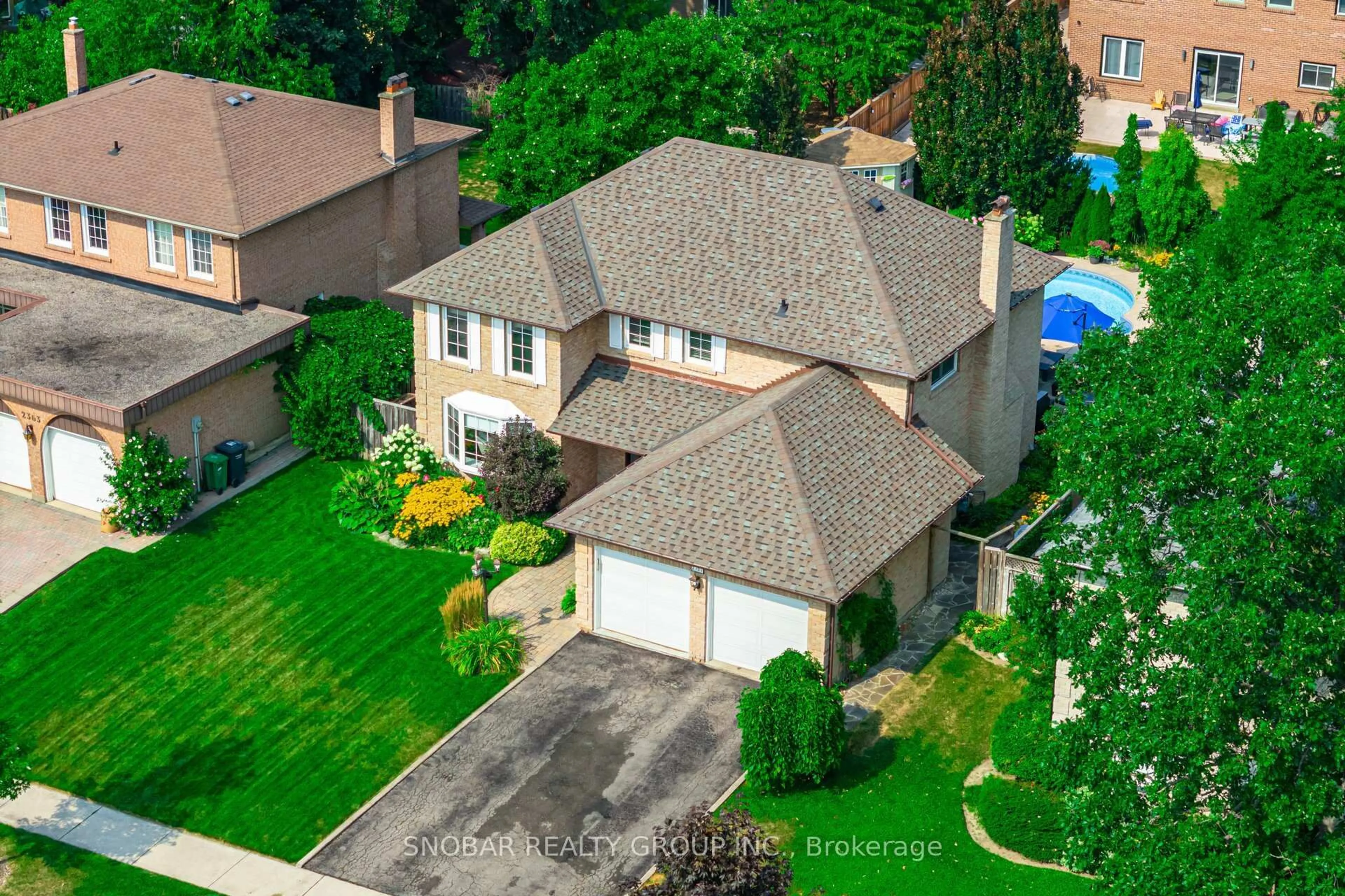 A pic from outside/outdoor area/front of a property/back of a property/a pic from drone, street for 2357 Morrison Ave, Mississauga Ontario L5C 3C6