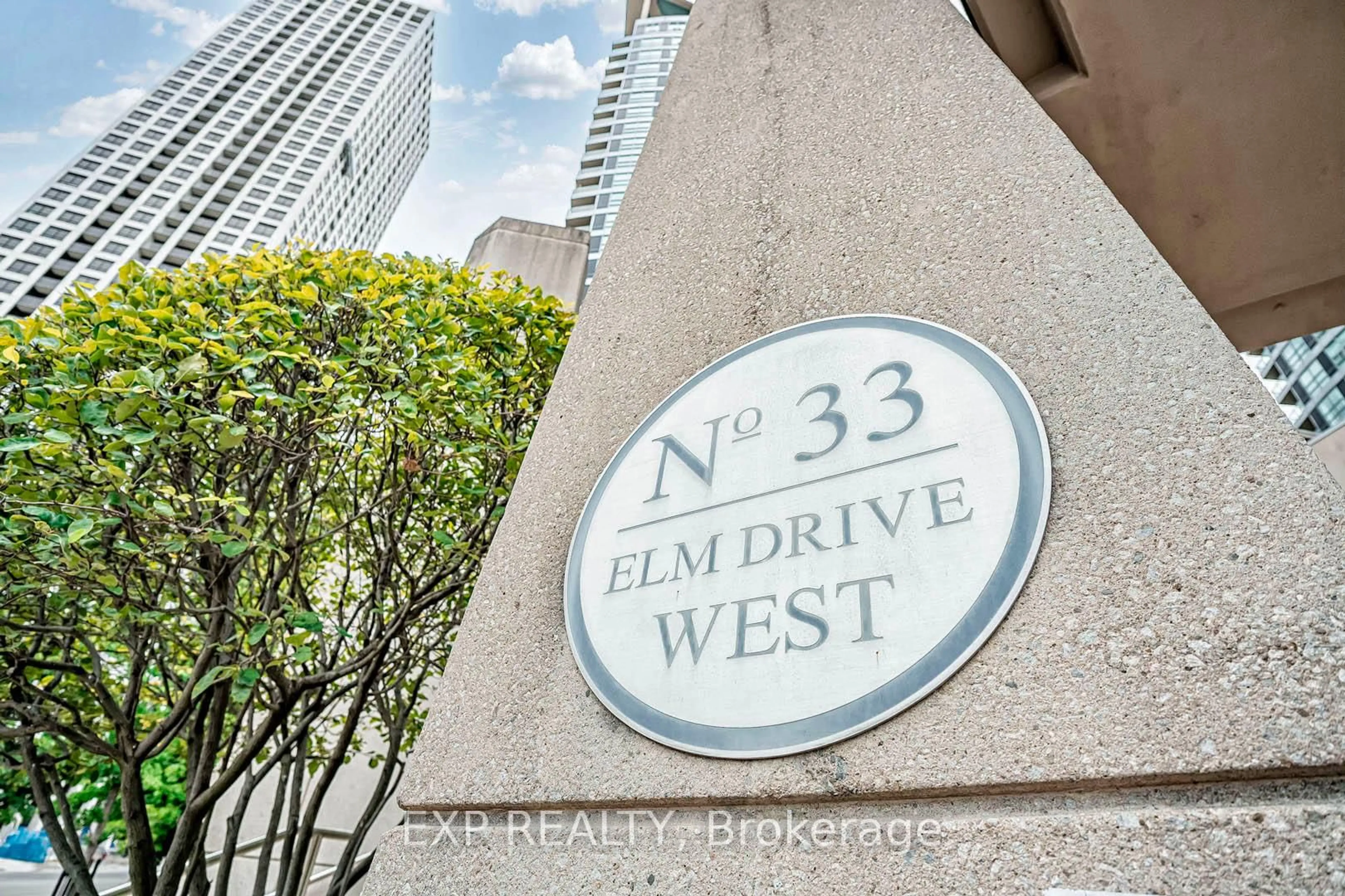 Lobby for 33 Elm Dr #310, Mississauga Ontario L5B 4M2