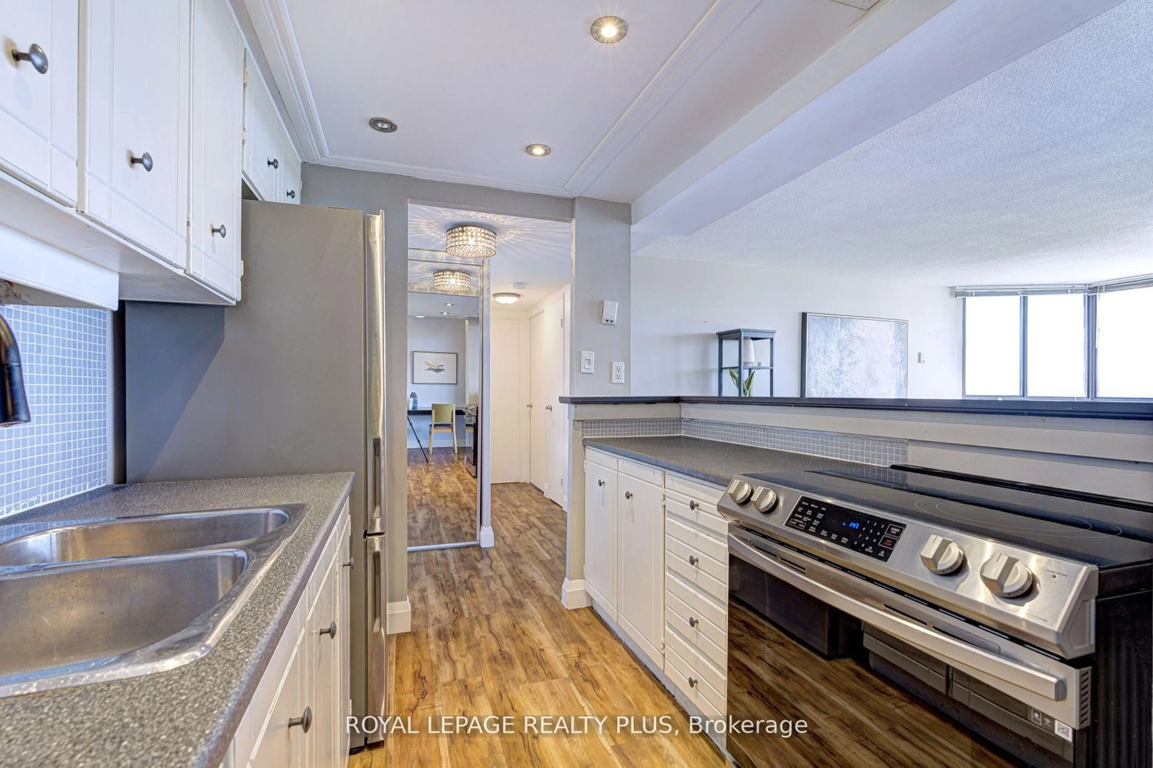 Open concept kitchen, unknown for 1333 Bloor St #708, Mississauga Ontario L4Y 3T6