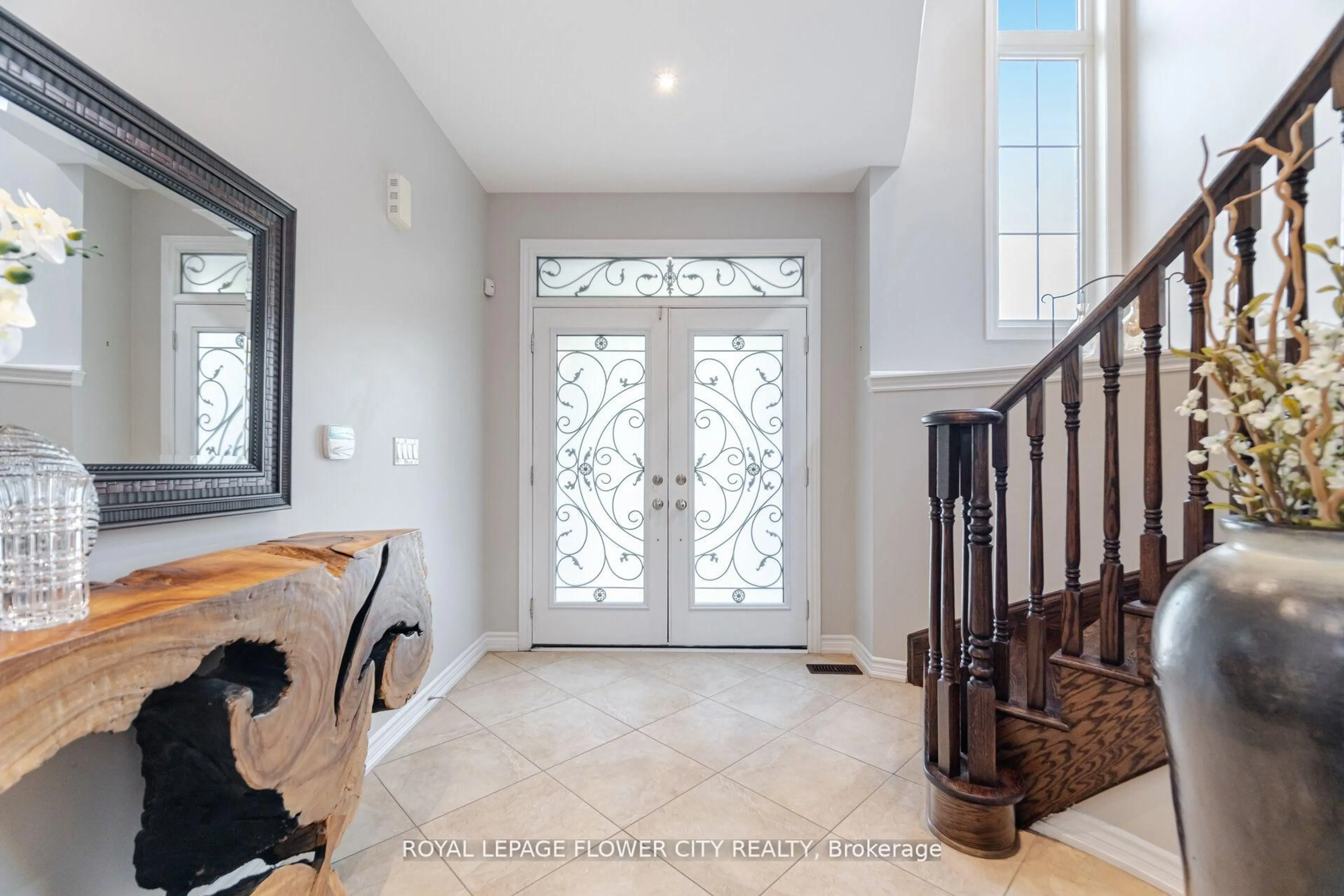 Indoor entryway for 51 Mountain Ridge Rd, Brampton Ontario L6Y 0T2