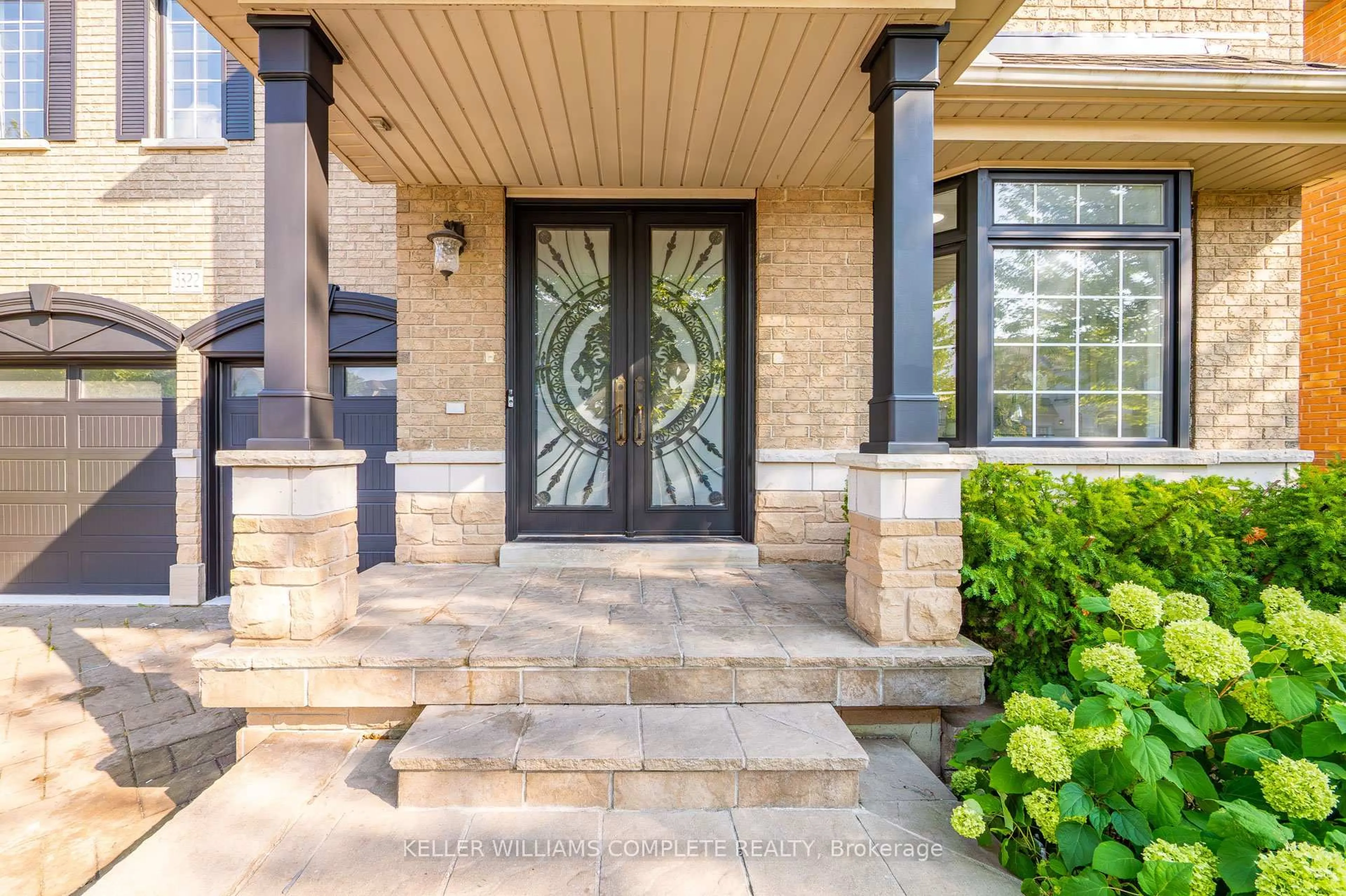 Indoor entryway for 3322 Fox Run Circ, Oakville Ontario L6L 6W4