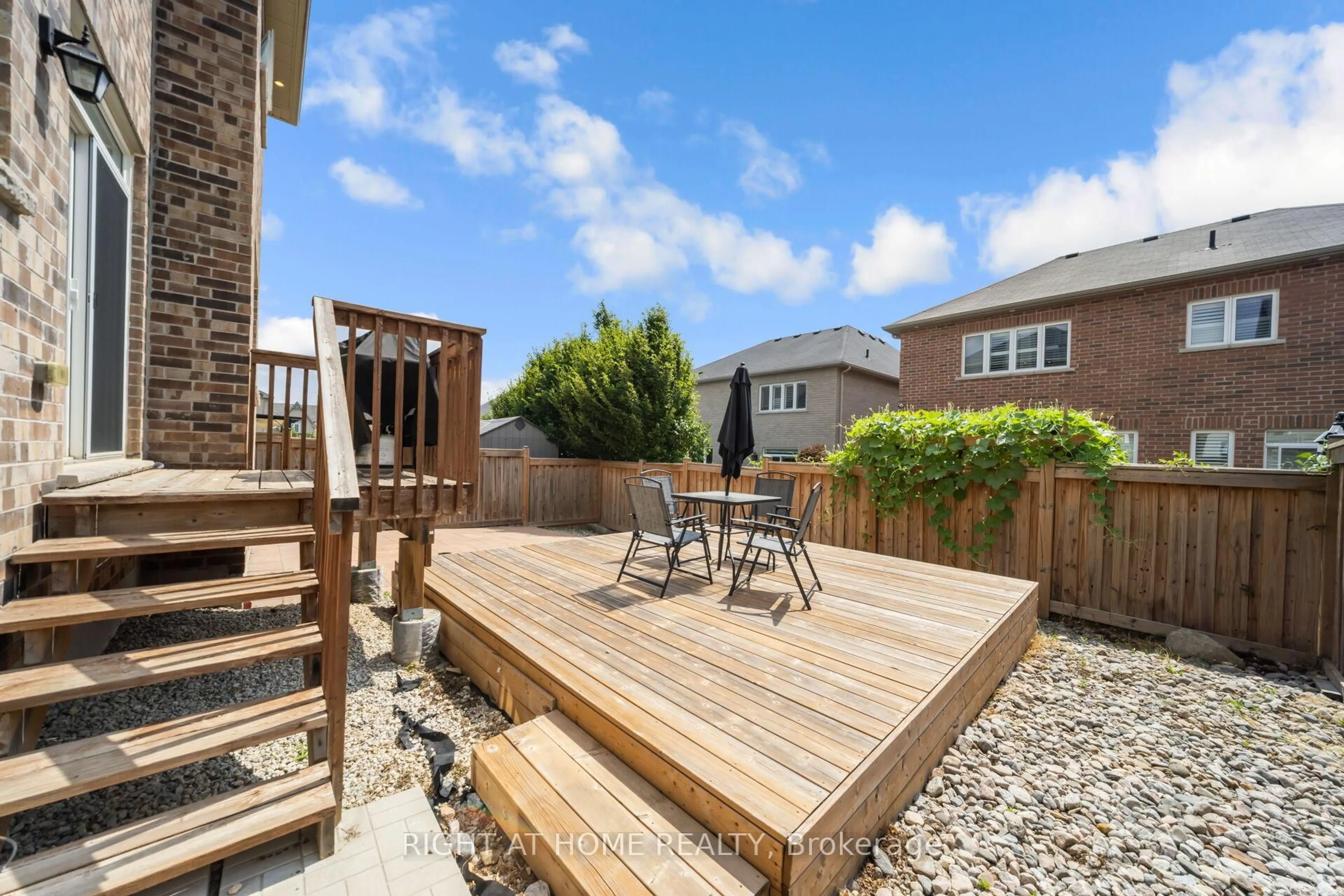 Patio, street for 10 Porter Dr, Orangeville Ontario L9W 6Z4