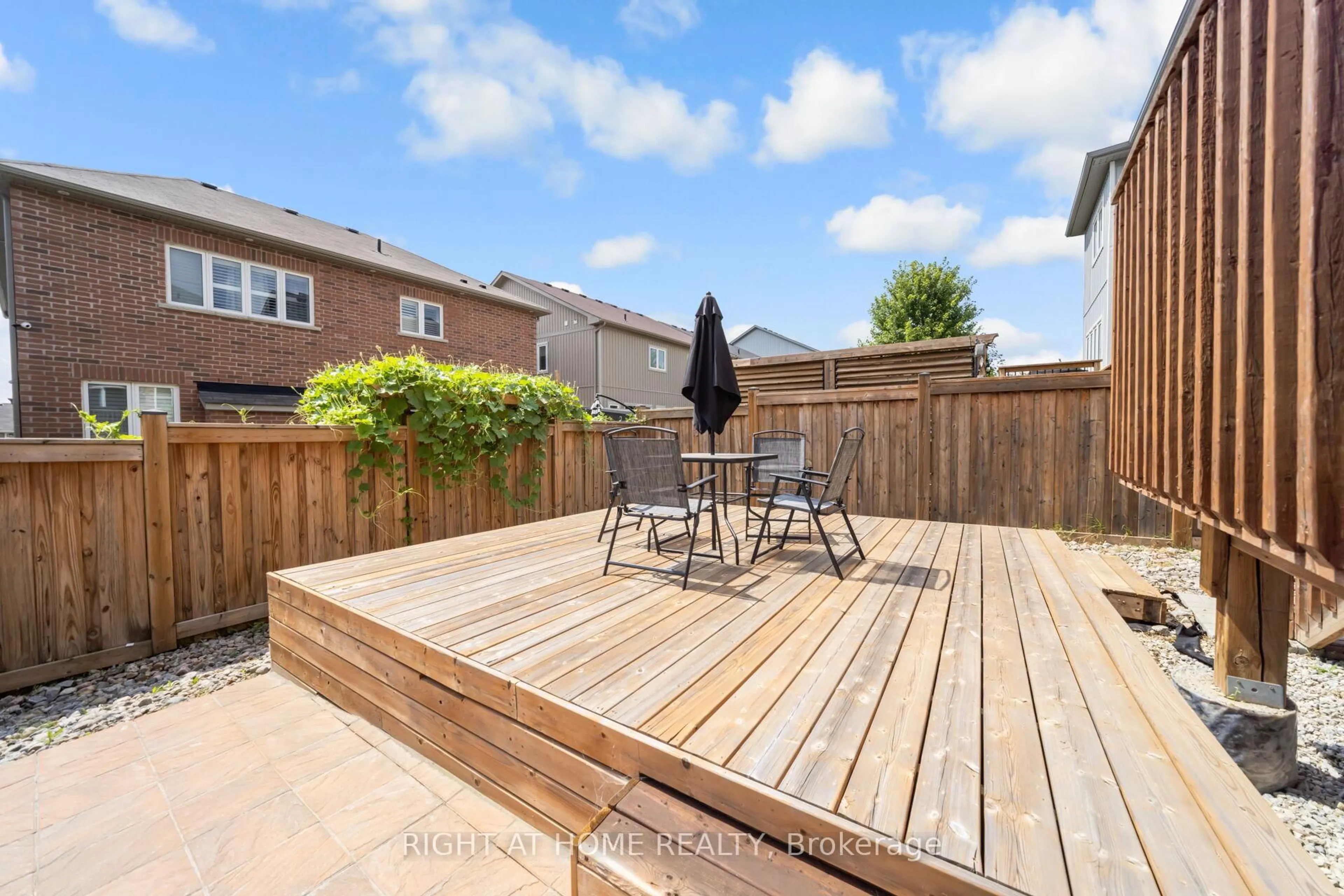 Patio, street for 10 Porter Dr, Orangeville Ontario L9W 6Z4
