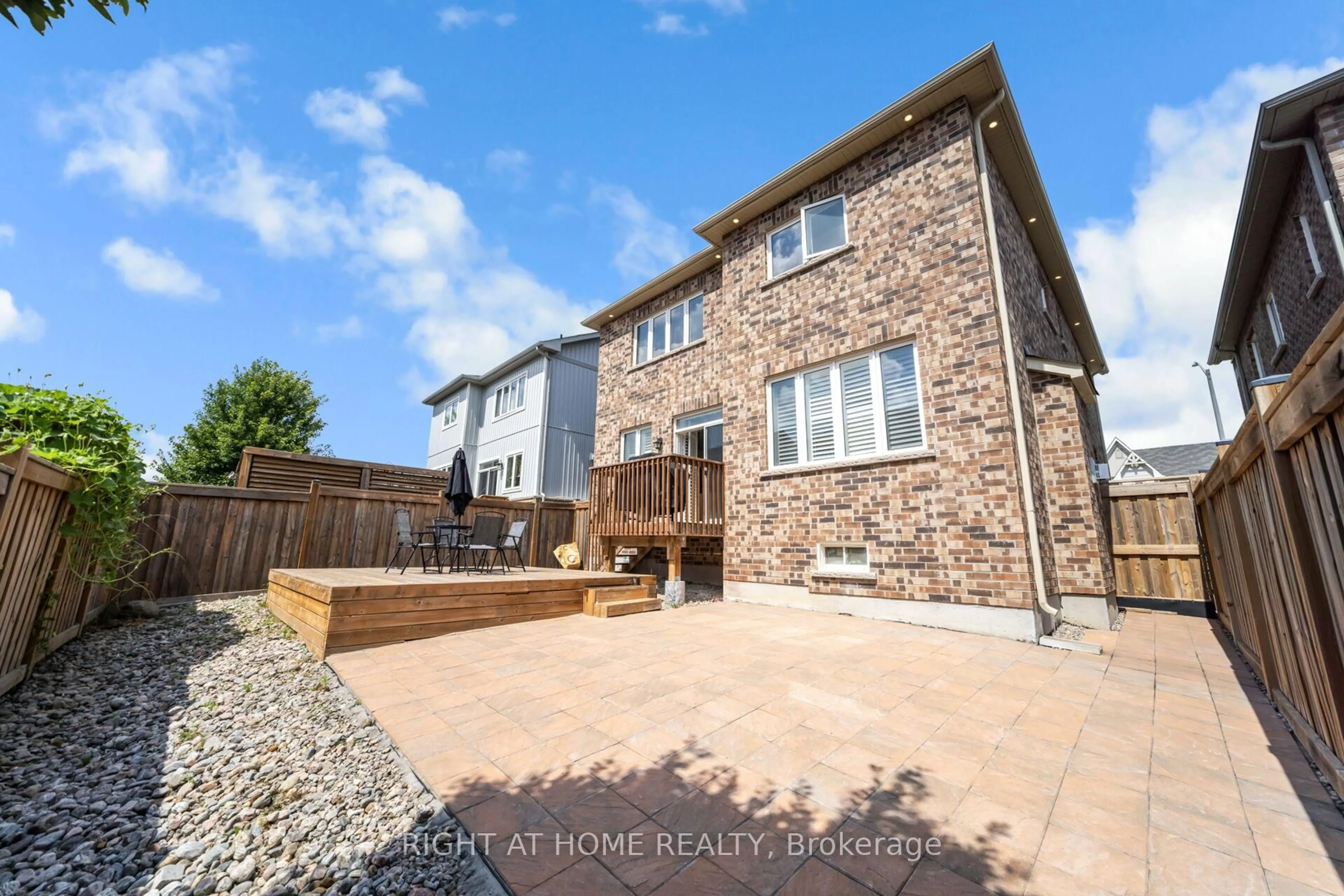 A pic from outside/outdoor area/front of a property/back of a property/a pic from drone, street for 10 Porter Dr, Orangeville Ontario L9W 6Z4