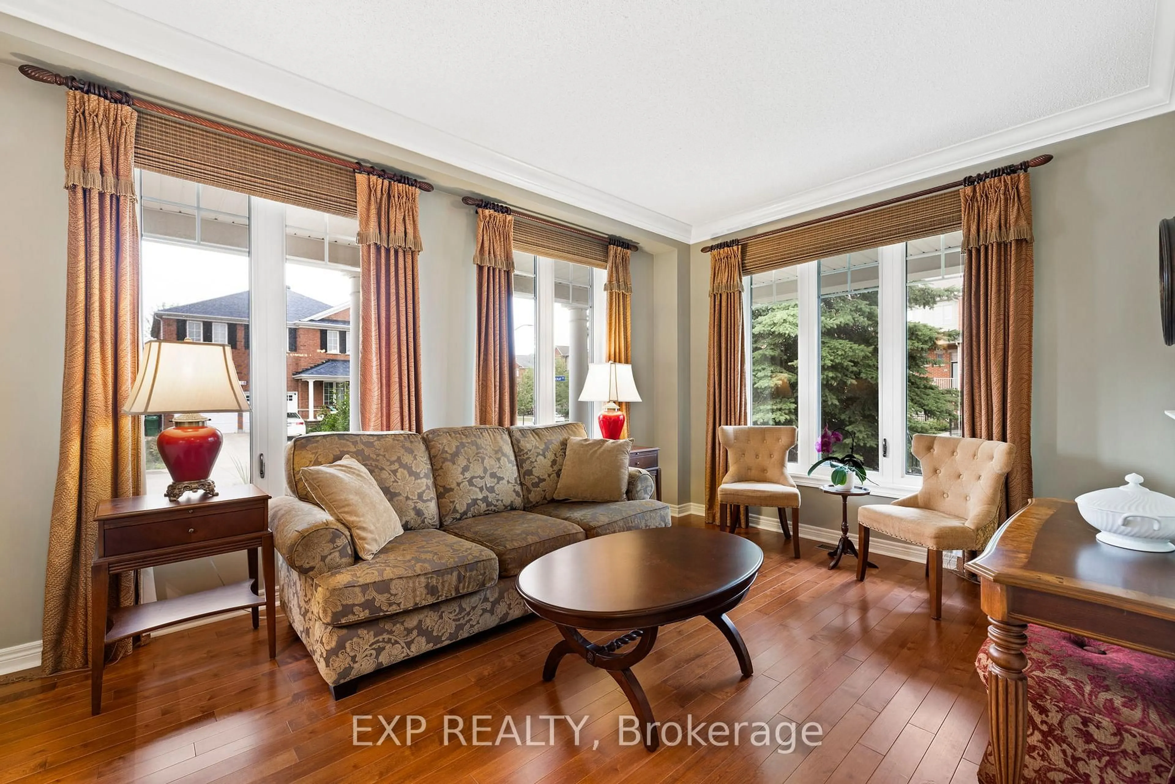 Living room with furniture, unknown for 3117 Splendour Pl, Mississauga Ontario L5M 6V9