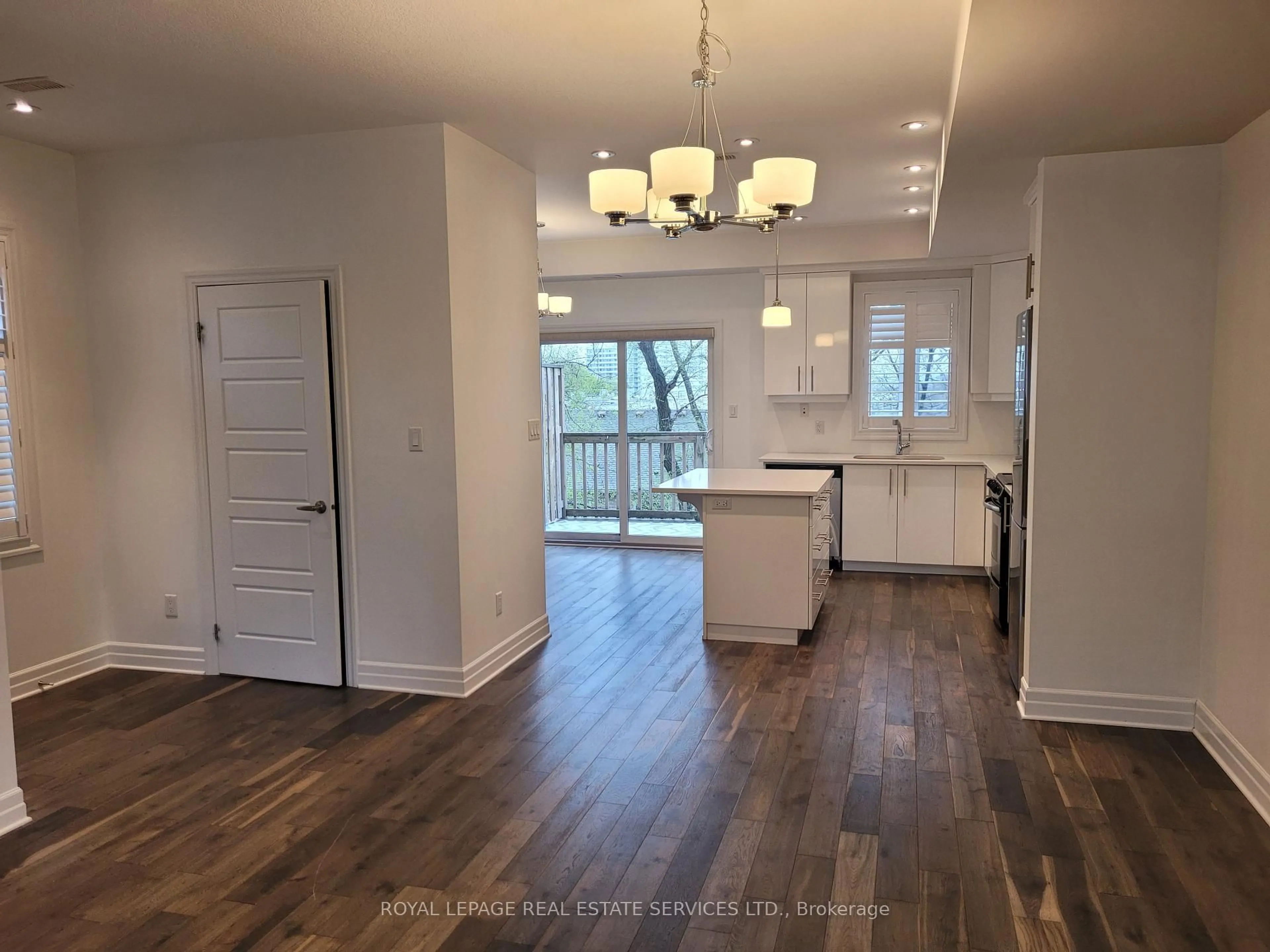 Open concept kitchen, wood/laminate floor for 70 Plains Rd #38, Burlington Ontario L7T 0B6