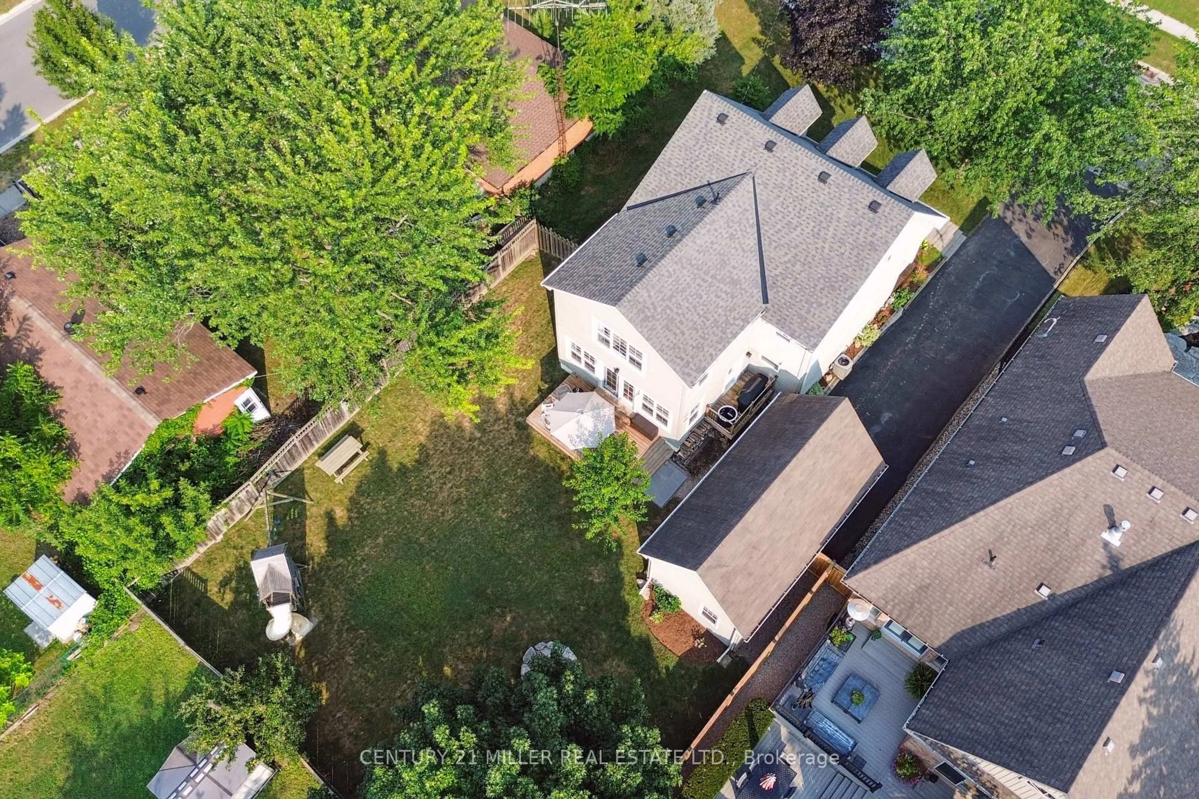 A pic from outside/outdoor area/front of a property/back of a property/a pic from drone, street for 99 Barton St, Milton Ontario L9T 1C8