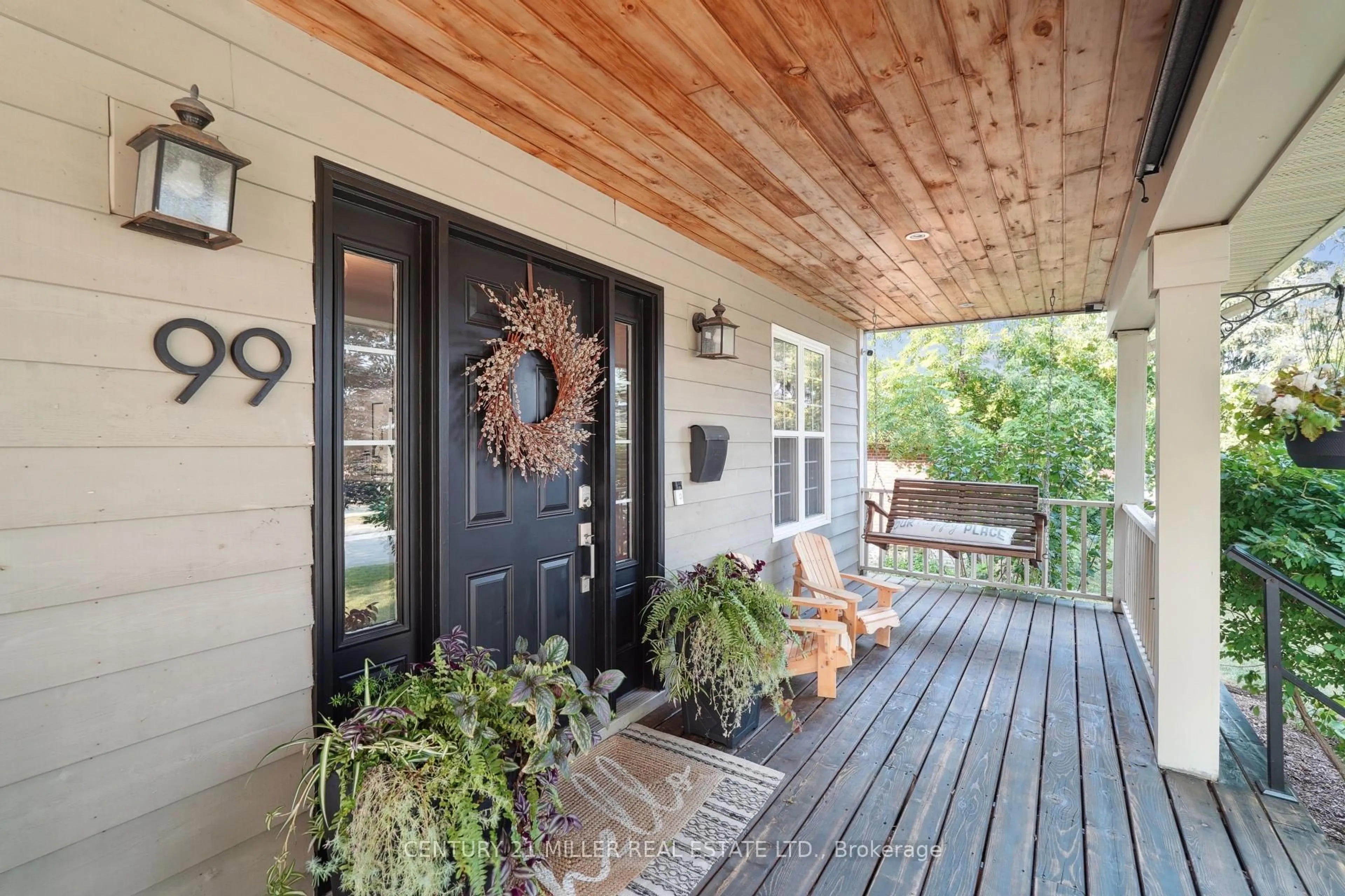 Indoor entryway for 99 Barton St, Milton Ontario L9T 1C8