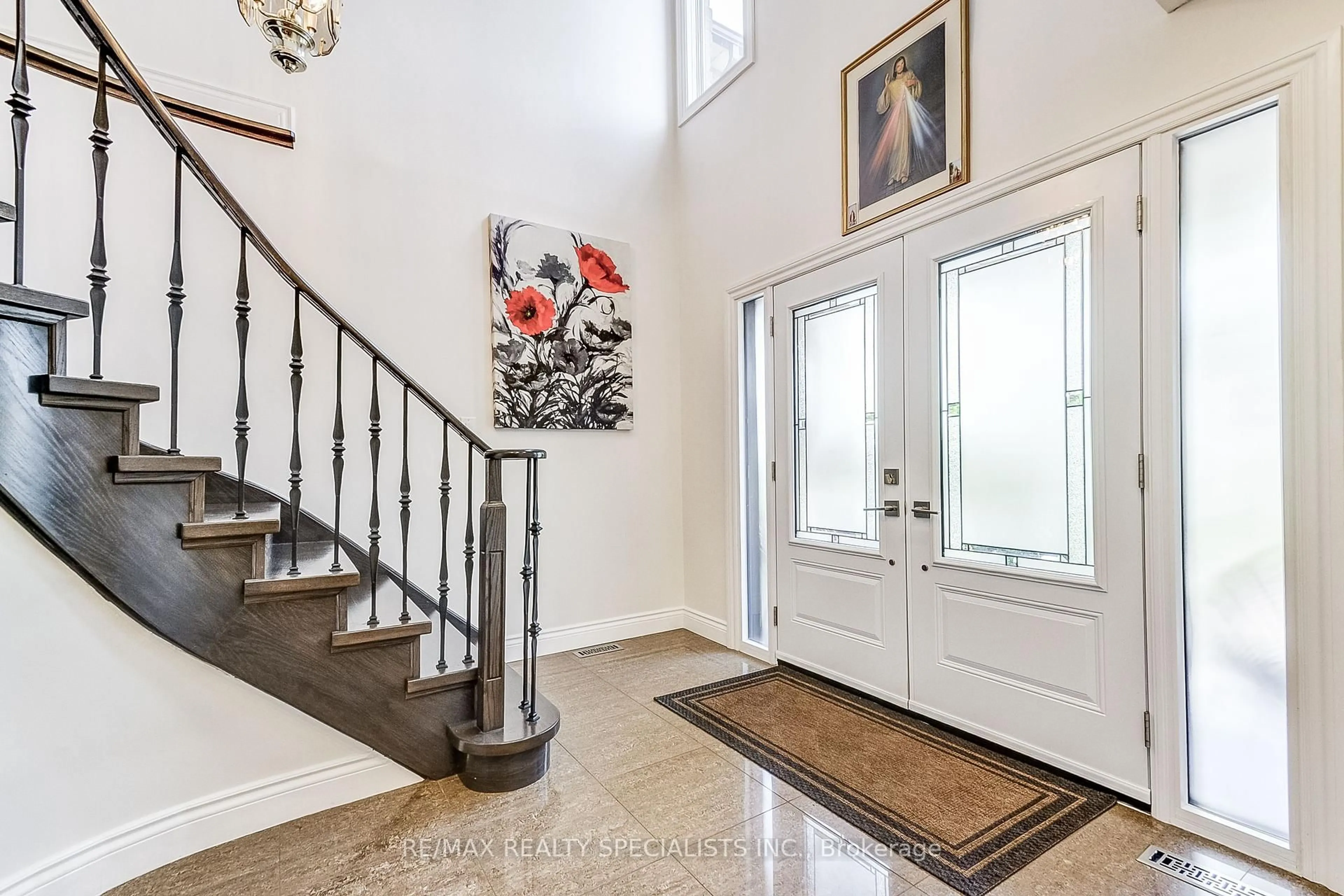 Indoor entryway for 4448 Weymouth Commons Cres, Mississauga Ontario L5R 1P4
