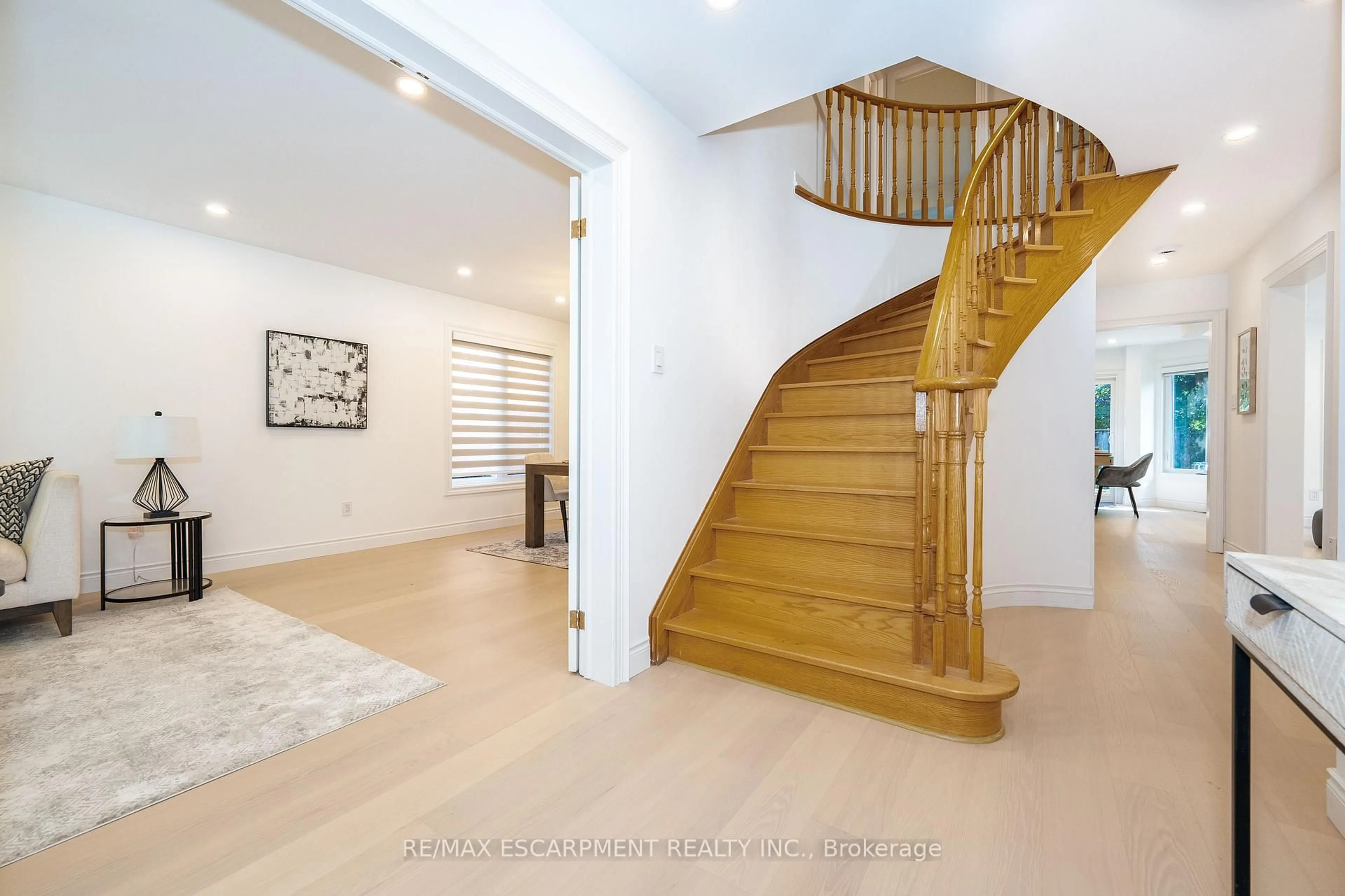 Unknown for 327 Northwood Dr, Oakville Ontario L6M 1M8