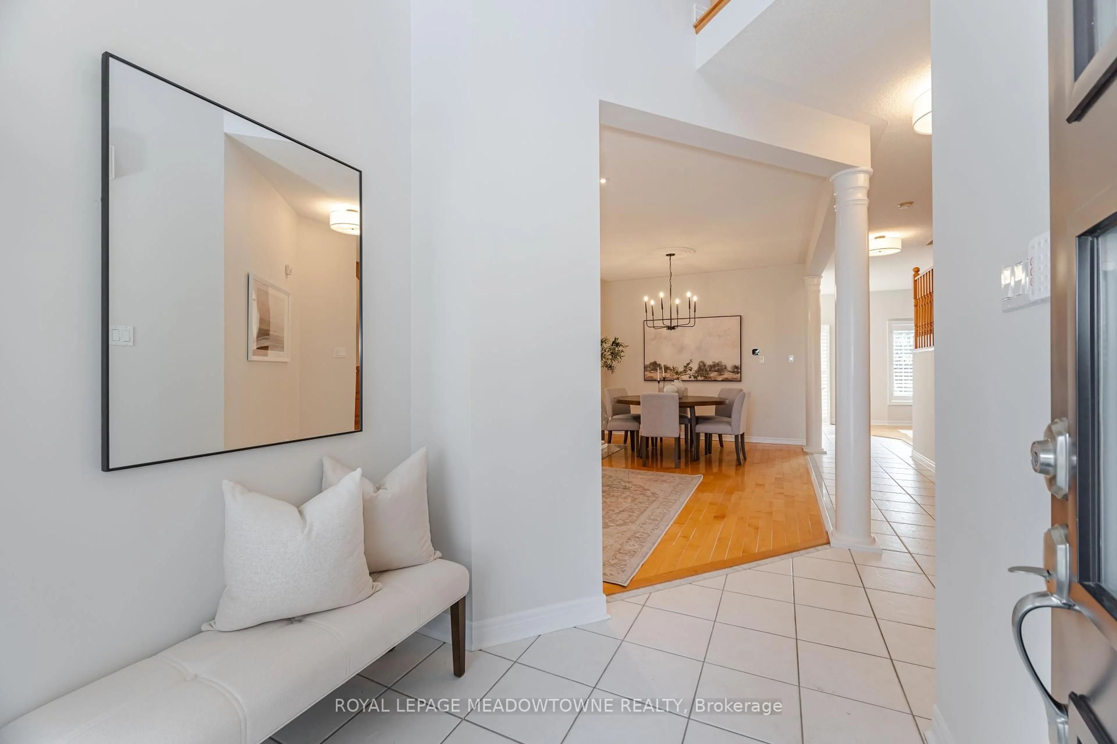 Indoor entryway for 6520 Western Skies Way, Mississauga Ontario L5W 1G4