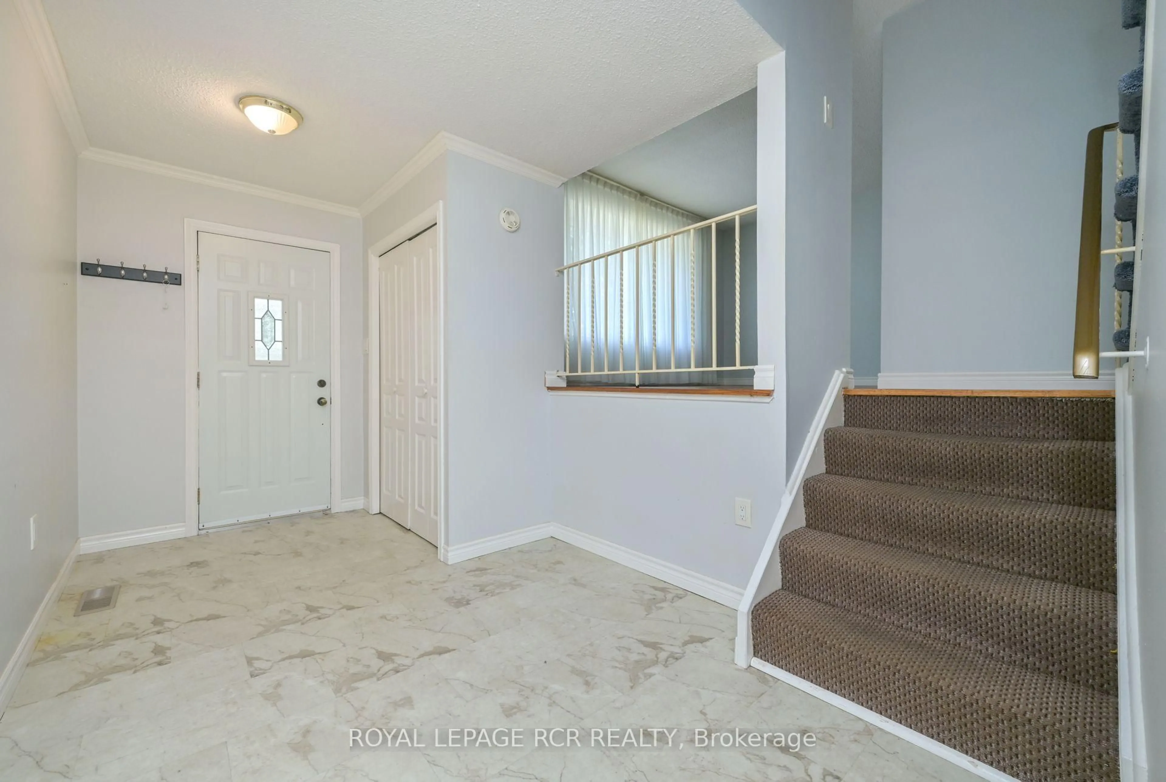 Indoor entryway for 46 Cambridge Ave, Orangeville Ontario L9W 3M4