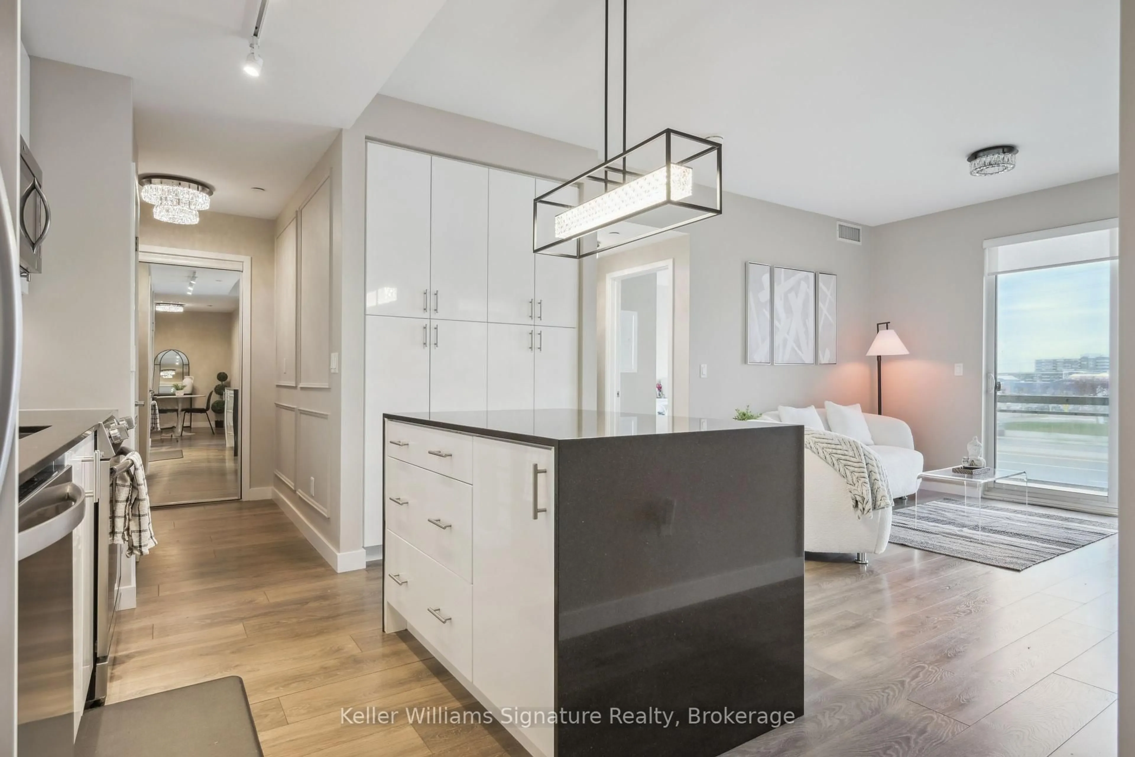 Open concept kitchen, unknown for 168 Sabina Dr #219, Oakville Ontario L6H 0W5